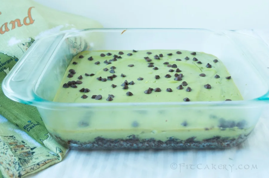 This mint chocolate cream pie couldn't be healthier - and it's easy to make! Recipe at FitCakery.com