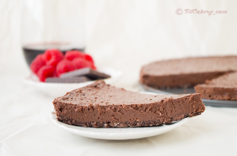 Best dessert ever. R ed wine & chocolate raspberry tart (gluten-free) | FitCakery.com