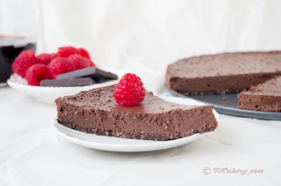 Best dessert ever. R ed wine & chocolate raspberry tart (gluten-free) | FitCakery.com