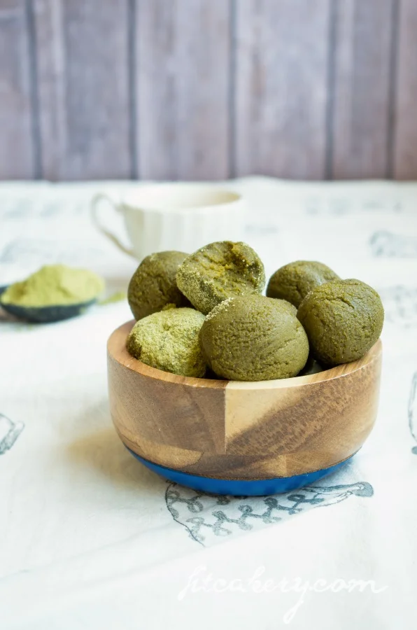 Matcha Green Tea Powerballs | AIP, raw, paleo, gluten-free, vegan | FitCakery.com