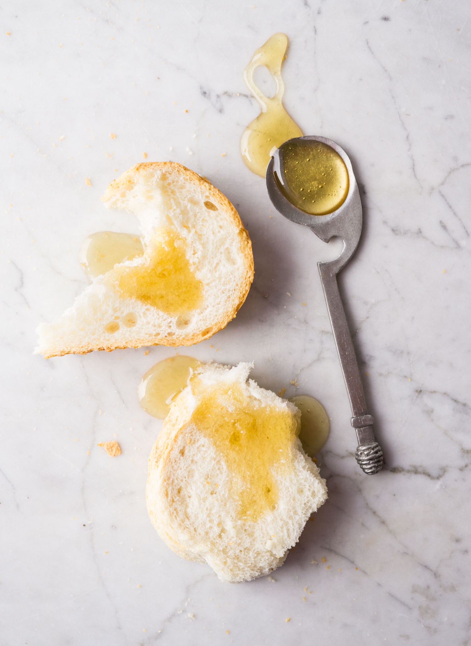 Clethra is a monofloral honey that has a peppery, licorice taste.