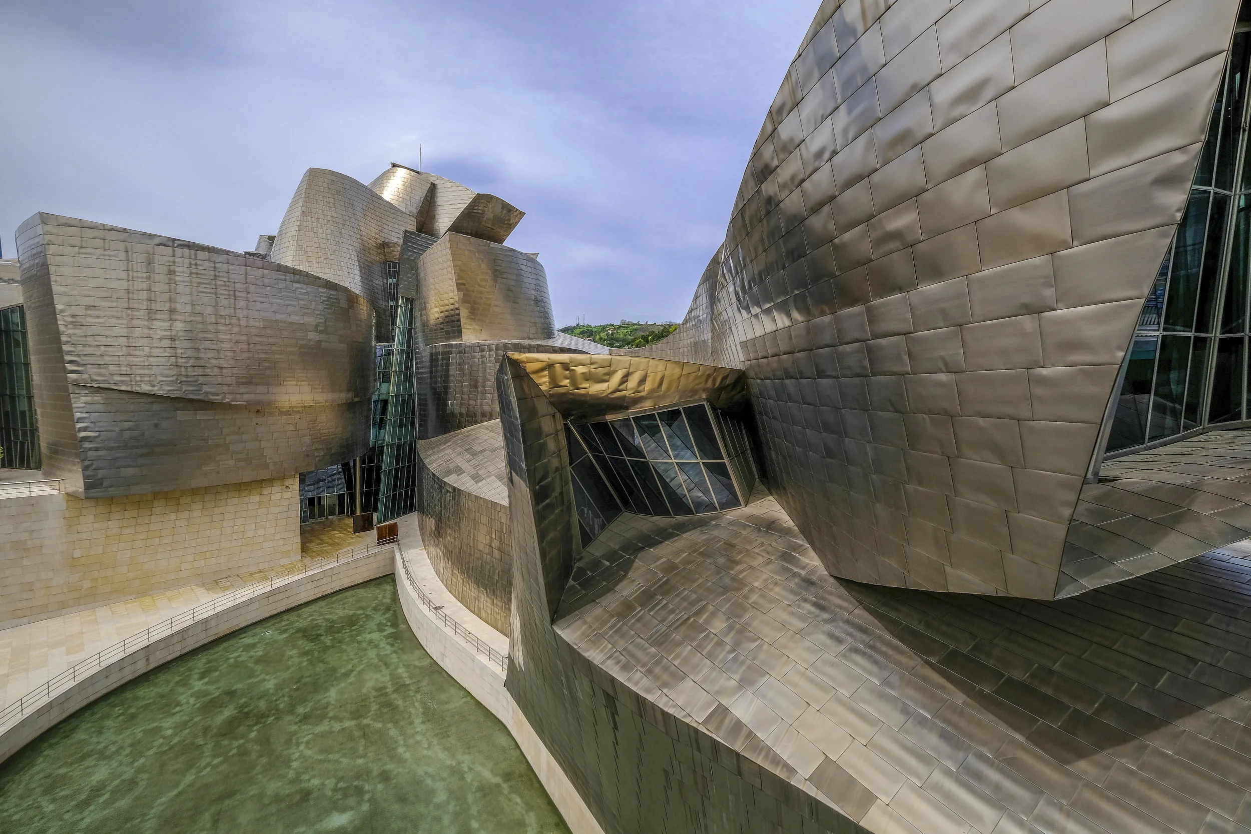 Guggenheim Museum Bilbao 4.jpg