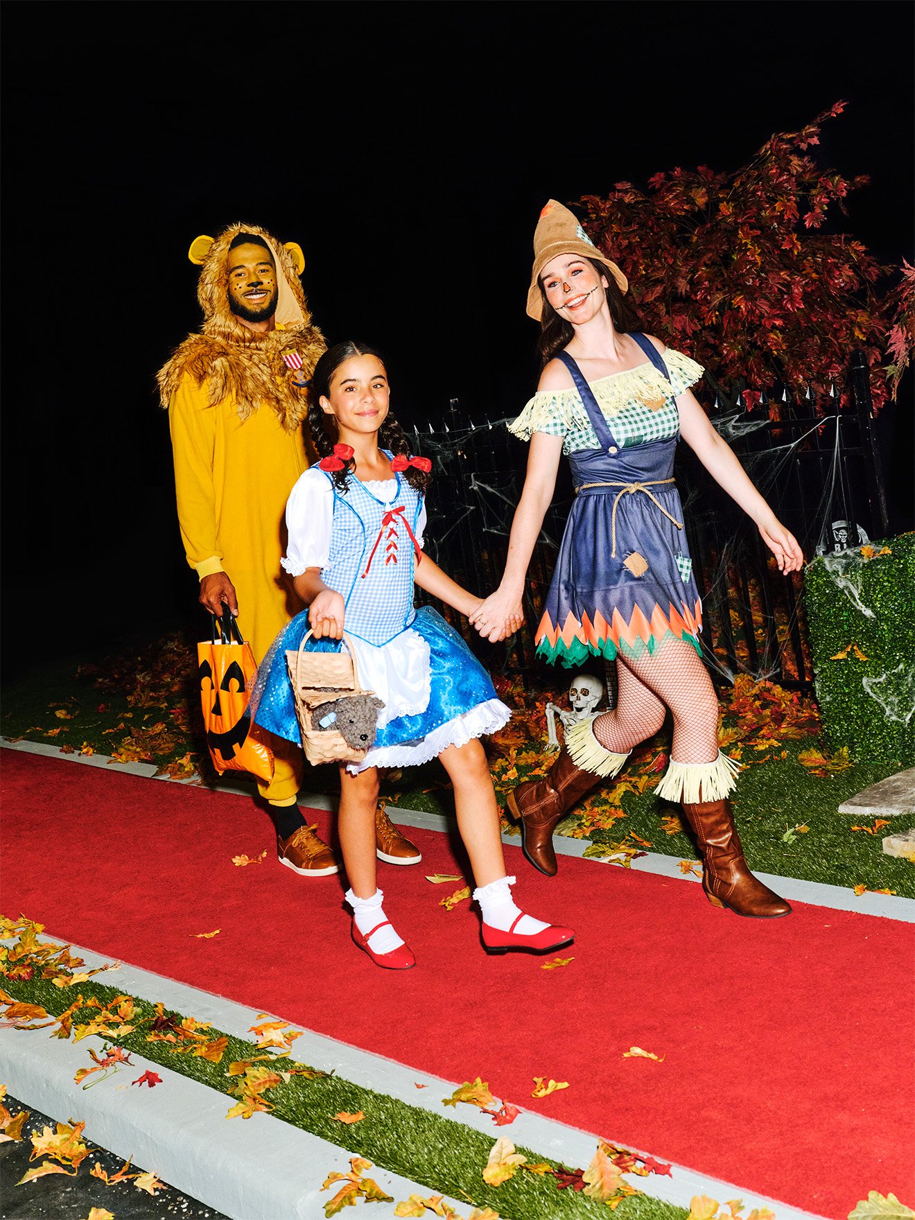07-23-24_PartyCity-Paparazzi_OutdoorSet-D1-WizardOfOzFamily_0612-final.jpg