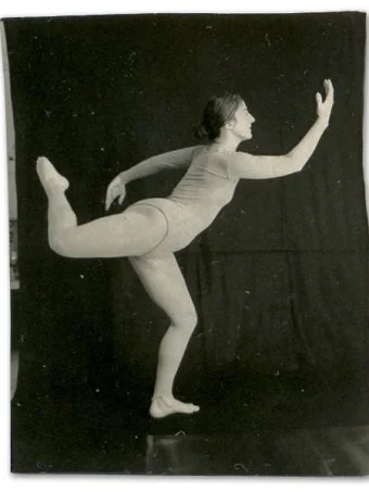 elizabeth dancing pose.jpg