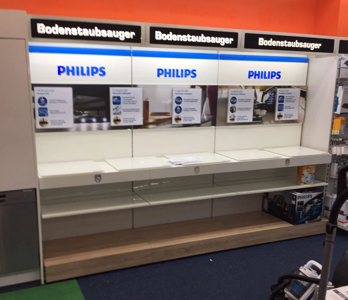 Philips Staubsauger Rückwand links.jpg