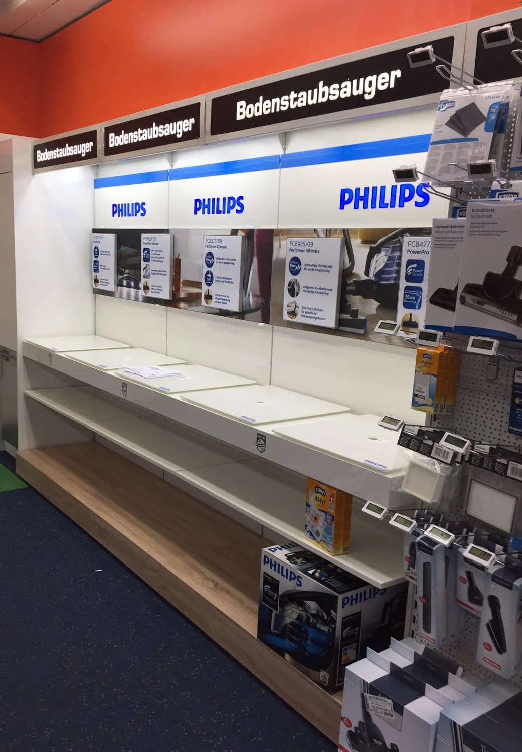 Philips Staubsauger Rückwand rechts.jpg