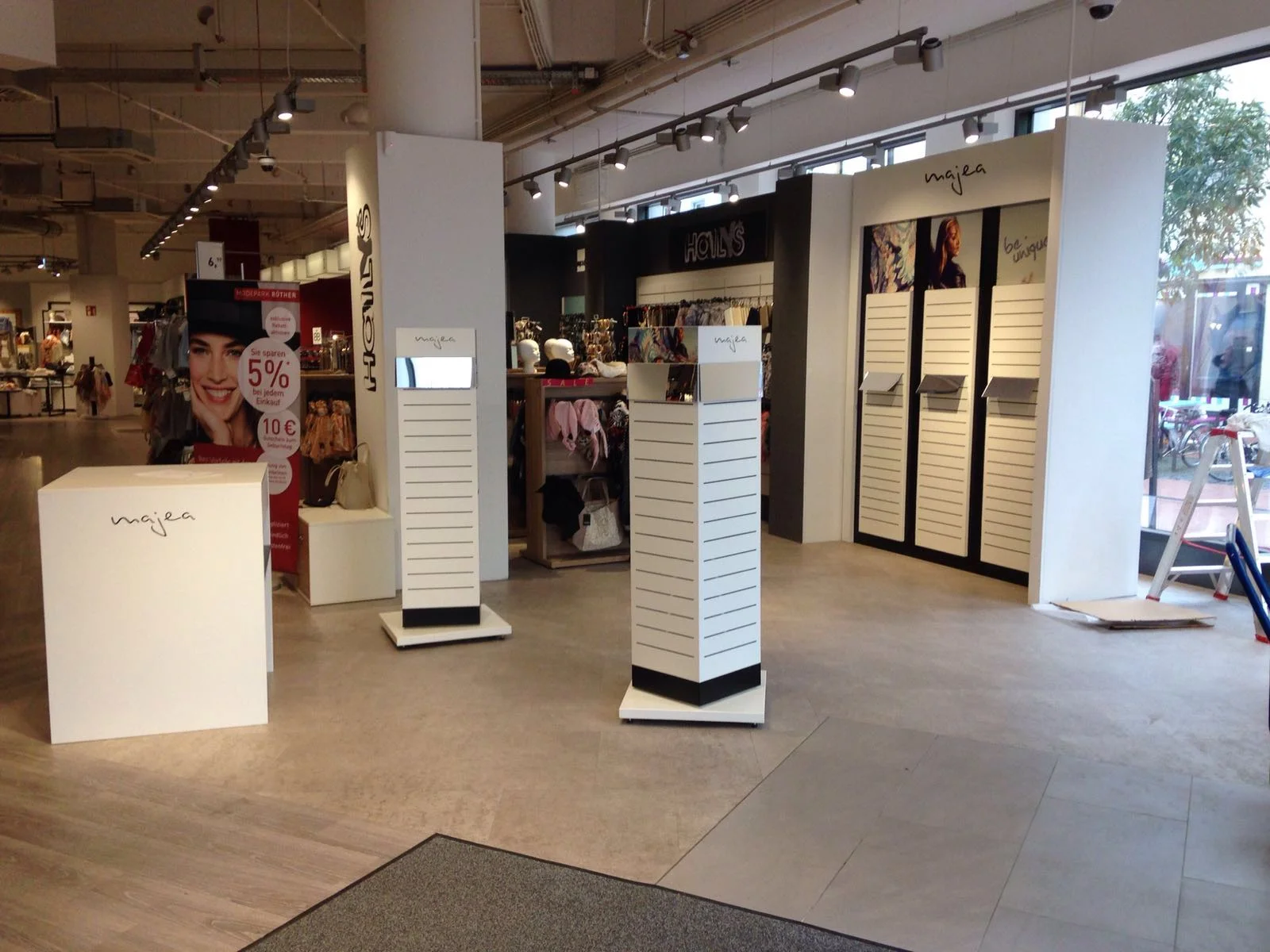 Majea_Modepark Röther_Giessen_rechts.JPG