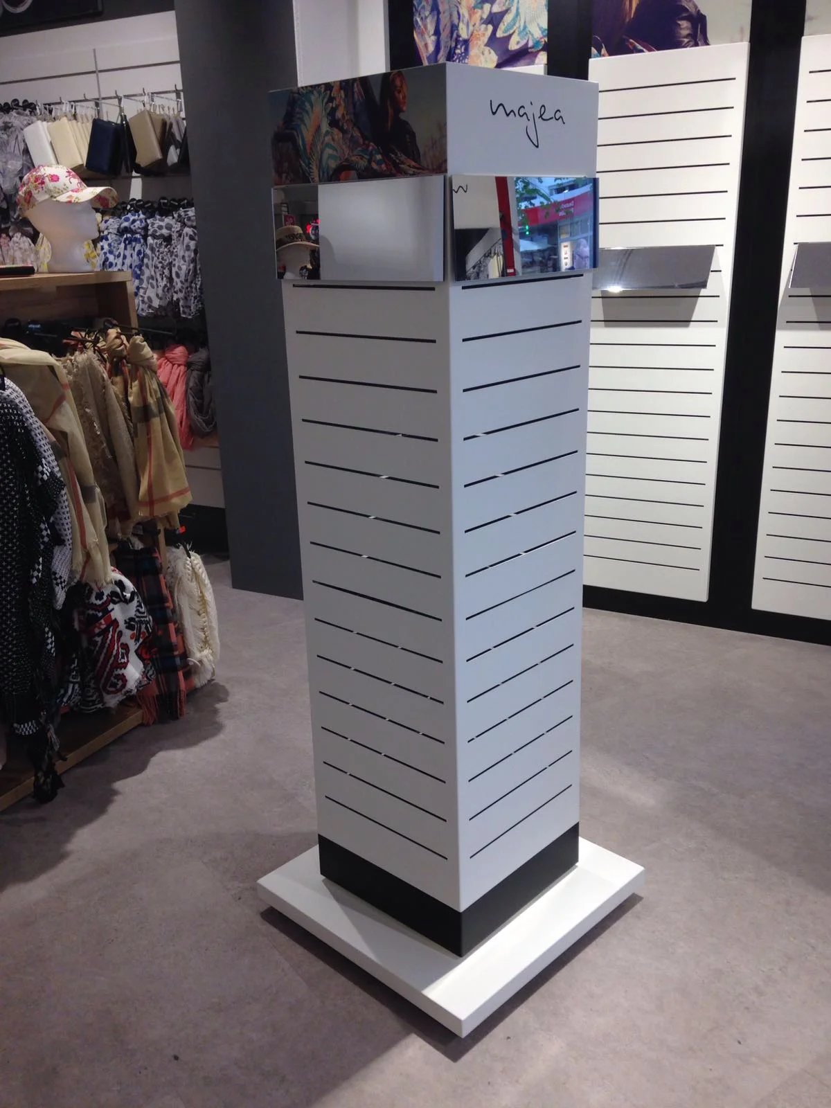 Majea_Modepark Röther_Giessen_vorne.JPG