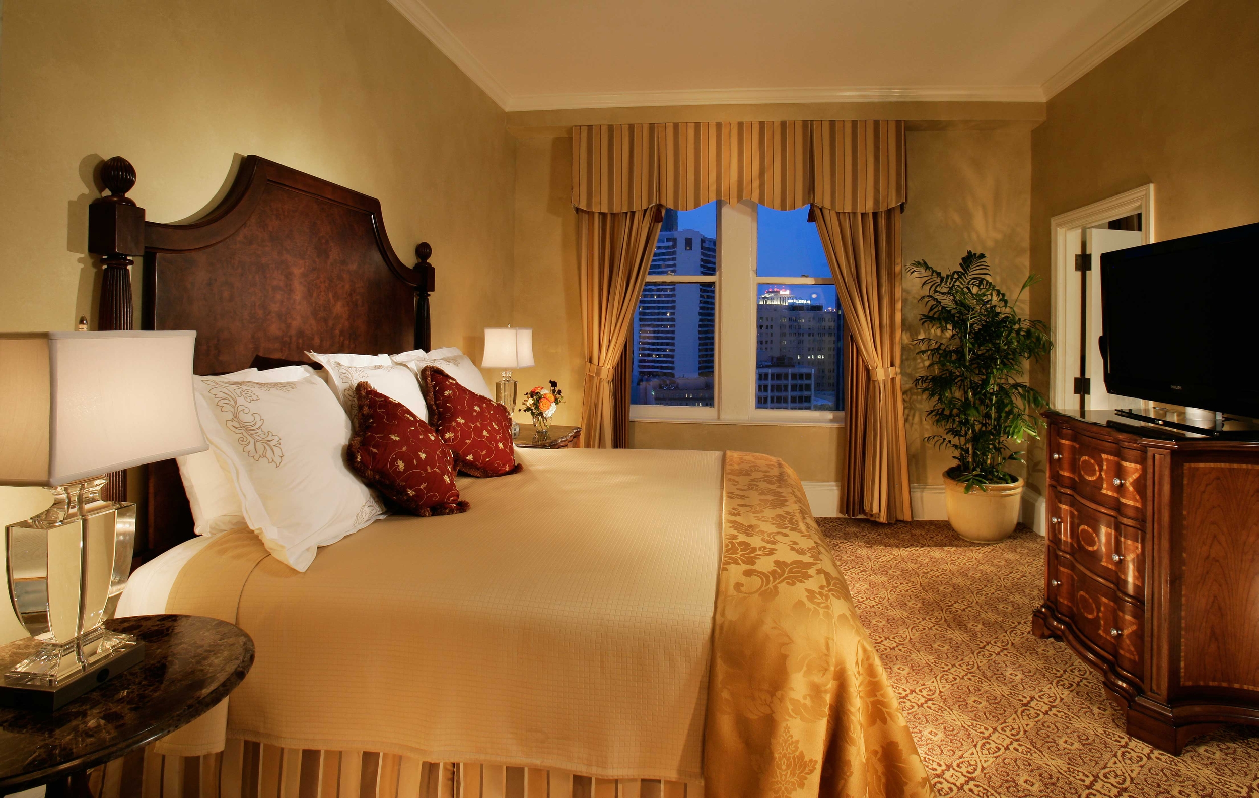 one-king-bed-deluxe.jpg