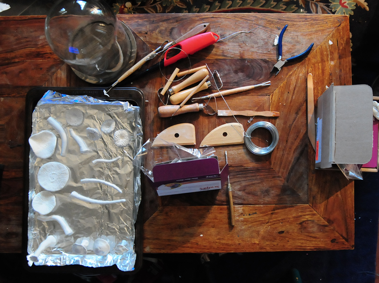  Work table and tools 