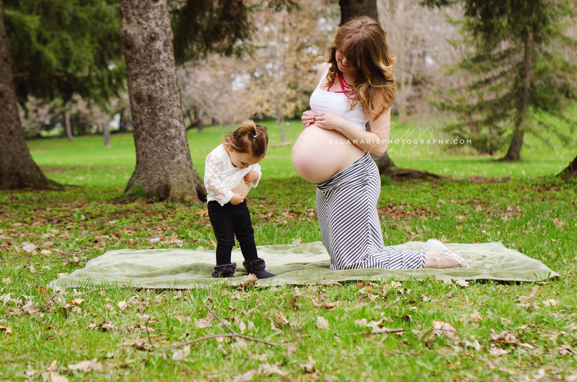 EllaMariePhotography_maternity_baby_infant_Baden_ON_New_Hamburg_Stratford_Waterloo_Kitchener_Guelph_Cambridge_Listowel_photographer_photography_22.jpg