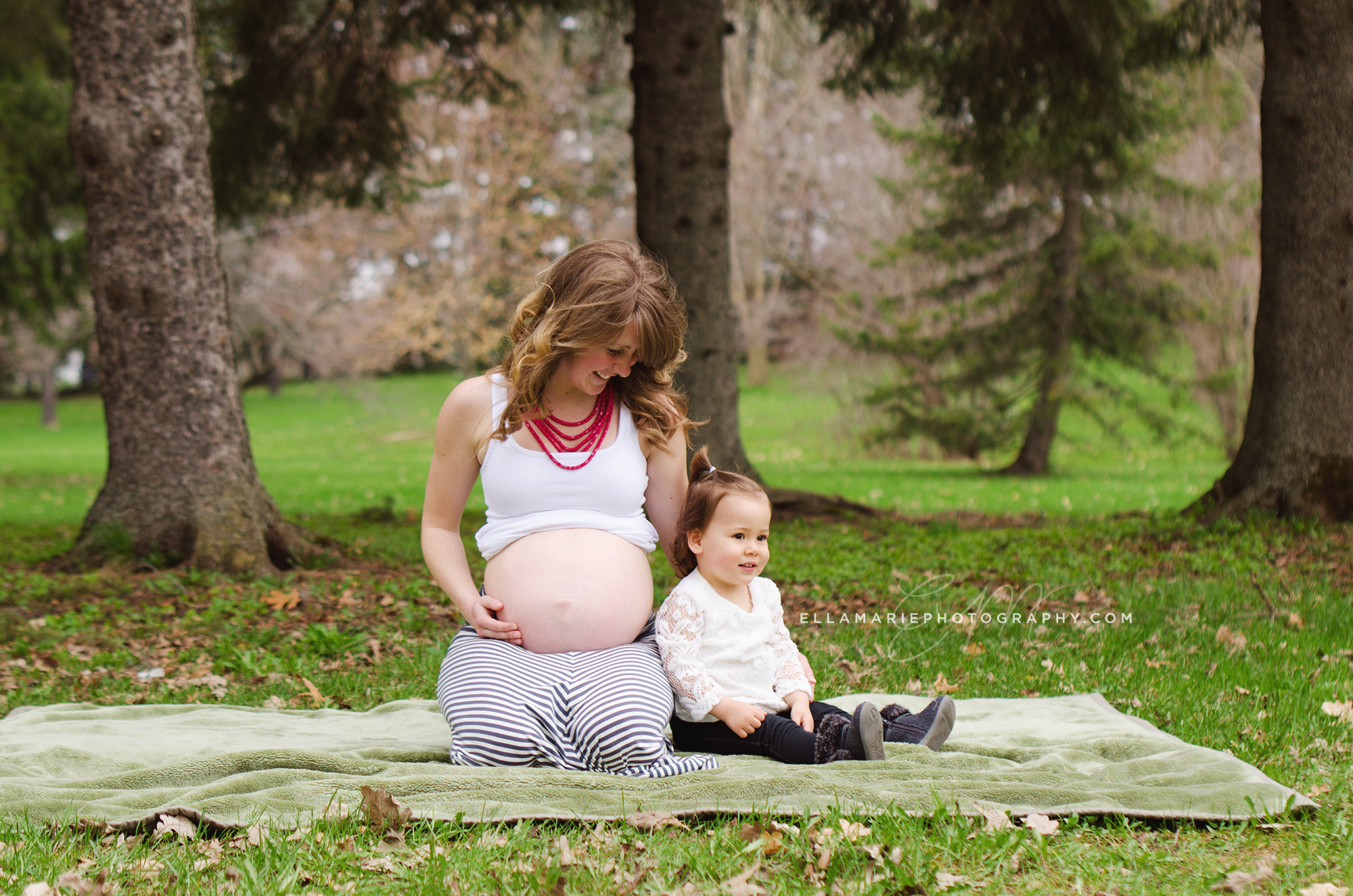 EllaMariePhotography_maternity_baby_infant_Baden_ON_New_Hamburg_Stratford_Waterloo_Kitchener_Guelph_Cambridge_Listowel_photographer_photography_24.jpg