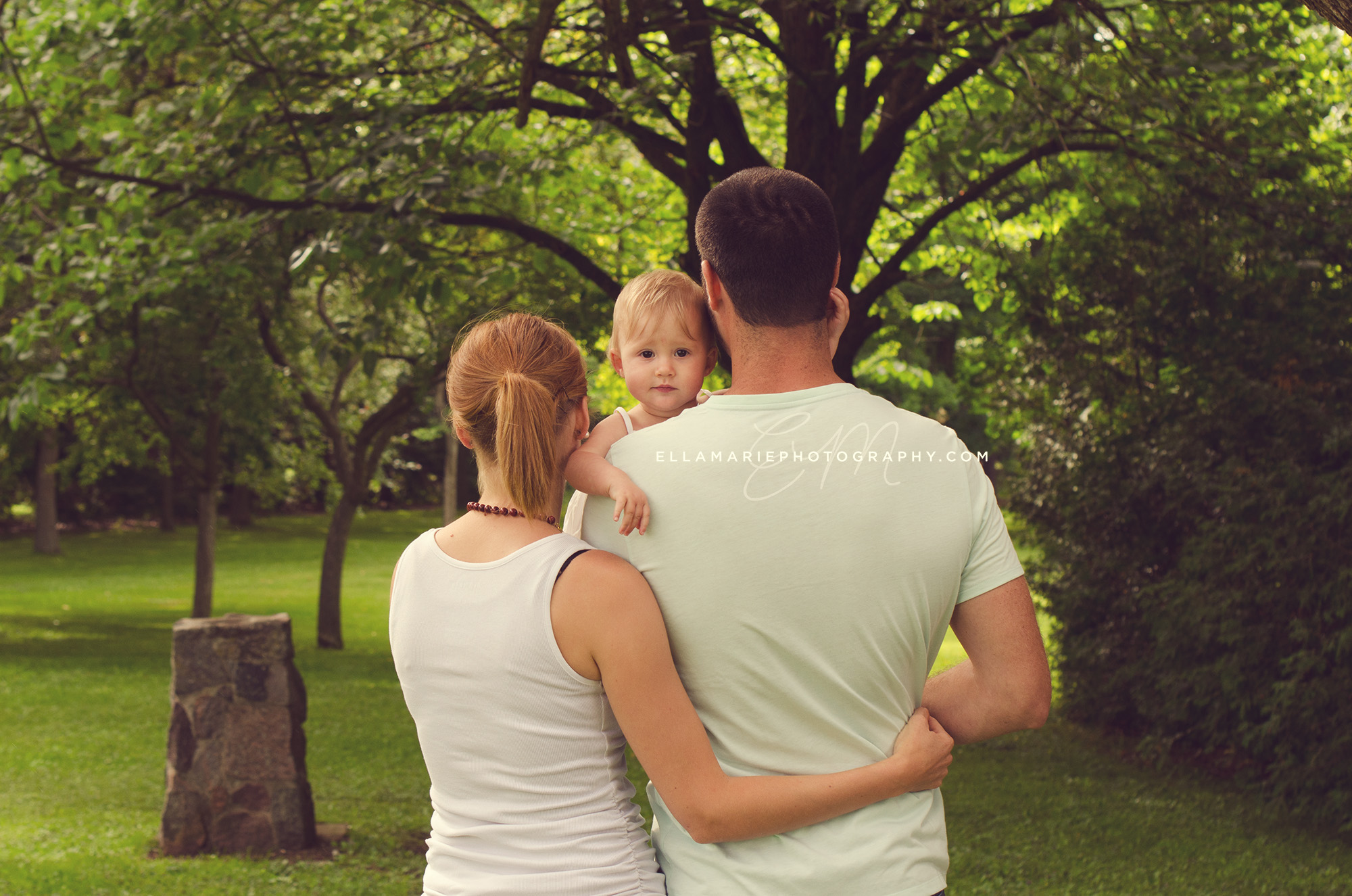 EllaMariePhotography_family_Baden_ON_New_Hamburg_Stratford_Waterloo_Kitchener_Guelph_Cambridge_Listowel_photographer_photography_01.jpg