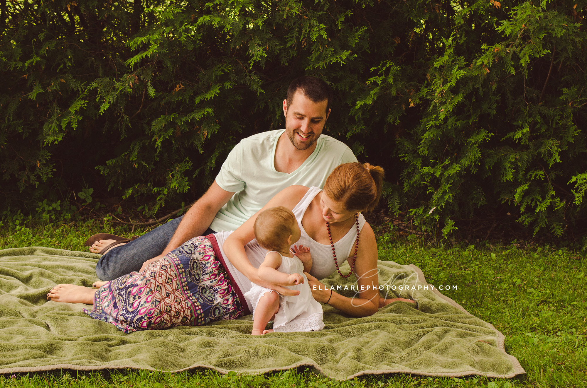 EllaMariePhotography_family_Baden_ON_New_Hamburg_Stratford_Waterloo_Kitchener_Guelph_Cambridge_Listowel_photographer_photography_09.jpg