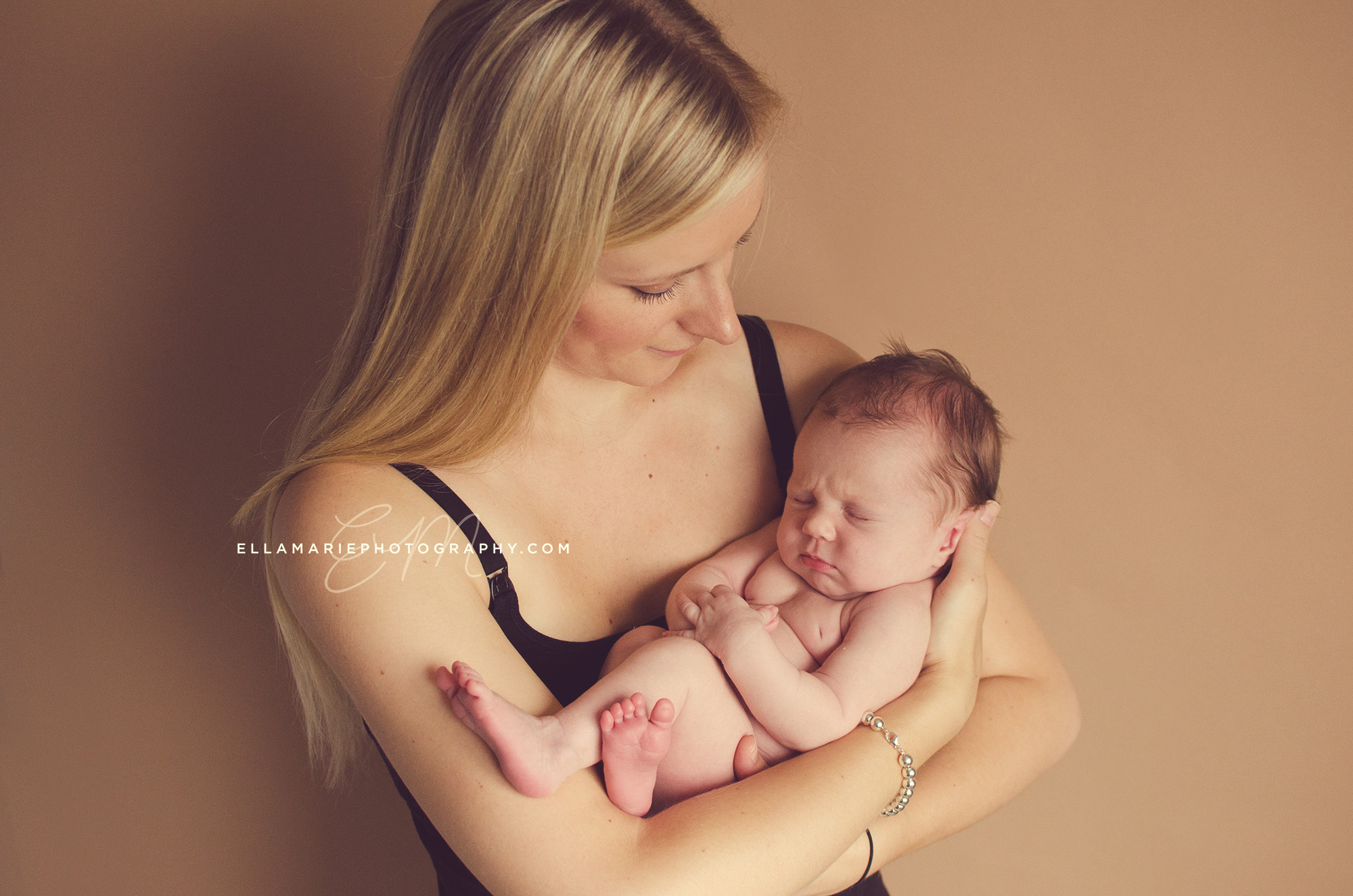 EllaMariePhotography_newborn_maternity_baby_infant_Baden_ON_New_Hamburg_Stratford_Waterloo_Kitchener_Guelph_Cambridge_Listowel_photographer_photography_03.jpg