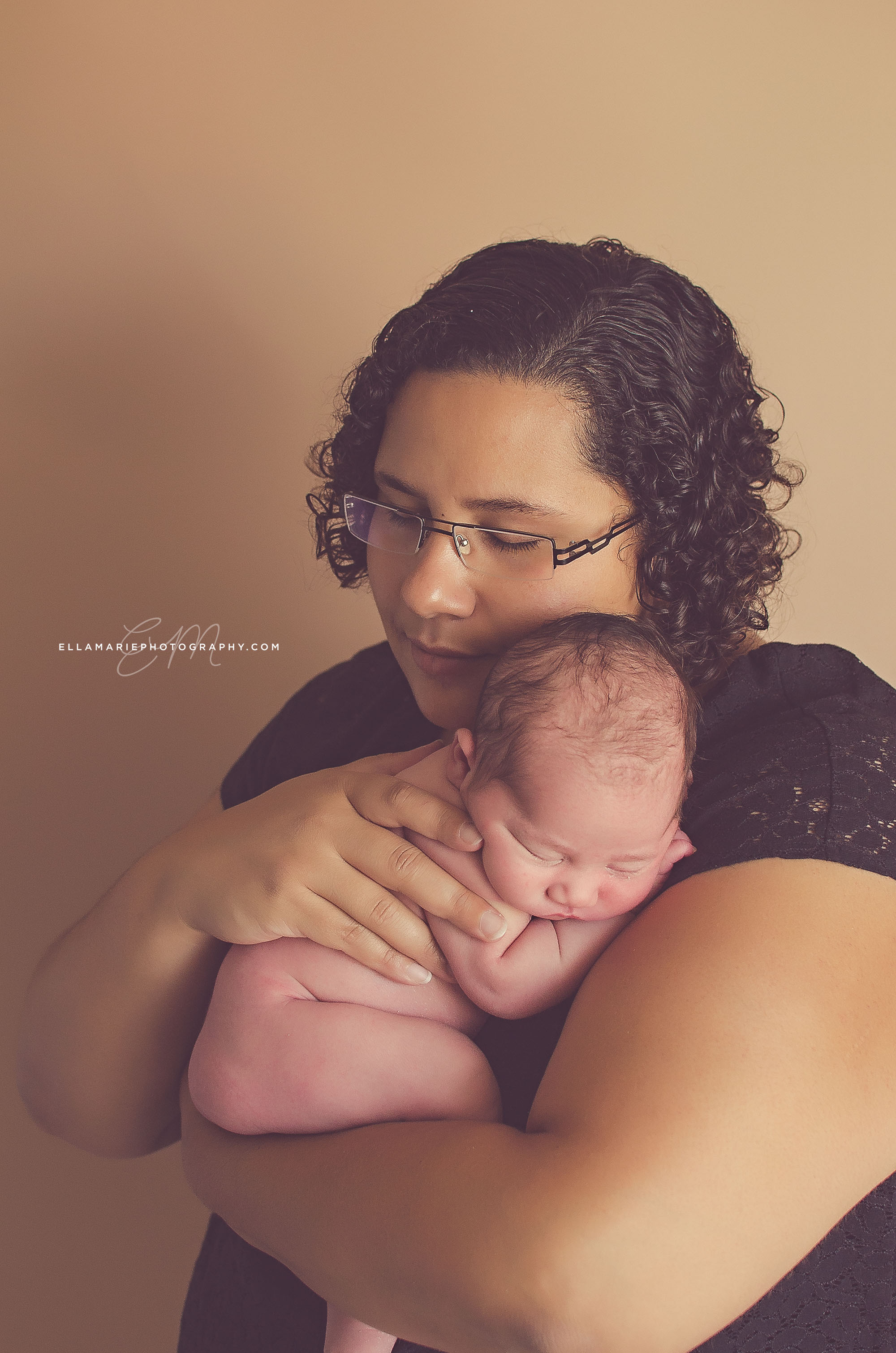 Nora_EllaMariePhotography_newborn_maternity_baby_infant_Baden_ON_New_Hamburg_Stratford_Waterloo_Kitchener_Guelph_Cambridge_Listowel_photographer_photography_10.jpg