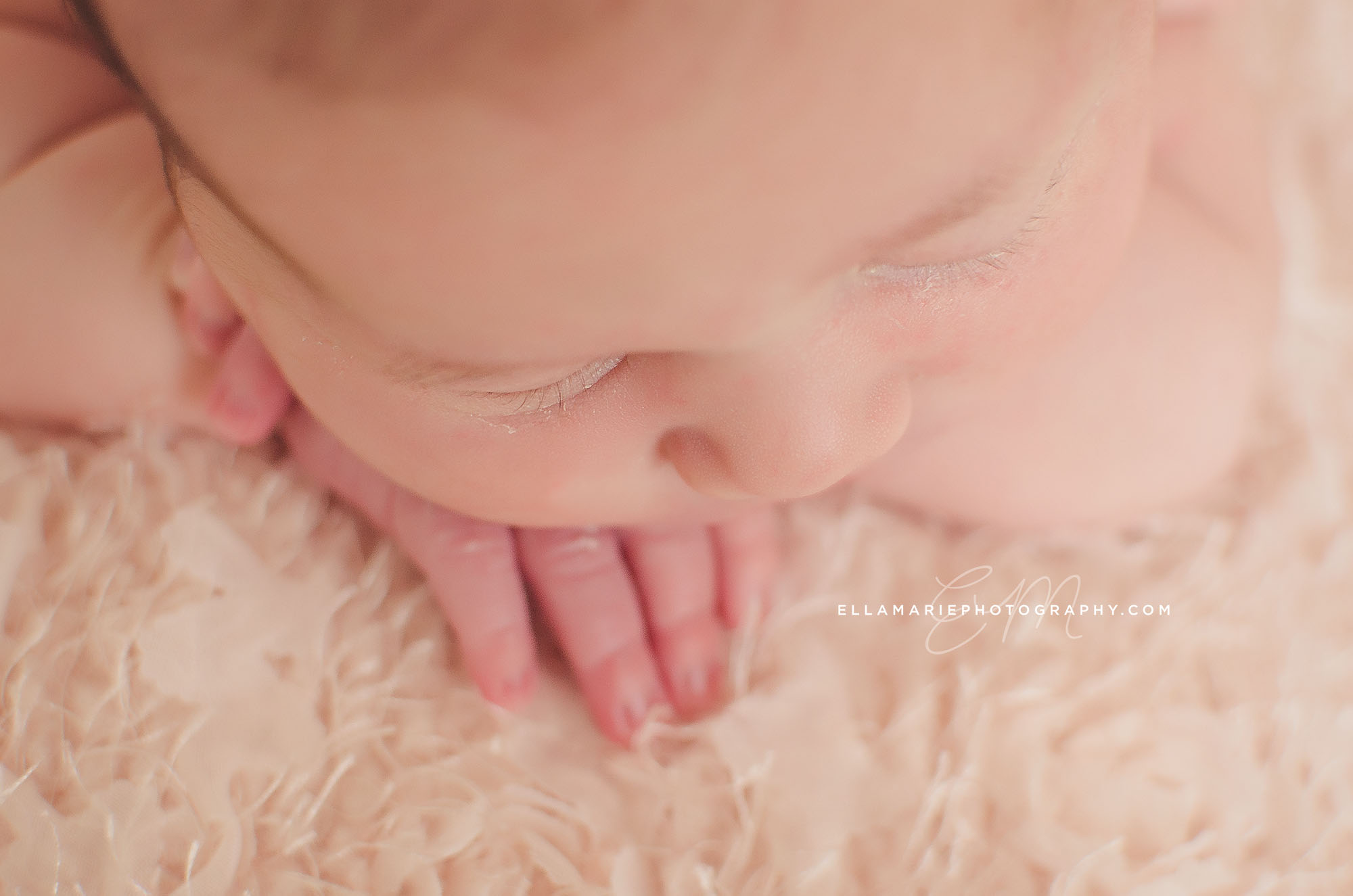 Nora_EllaMariePhotography_newborn_maternity_baby_infant_Baden_ON_New_Hamburg_Stratford_Waterloo_Kitchener_Guelph_Cambridge_Listowel_photographer_photography_18.jpg