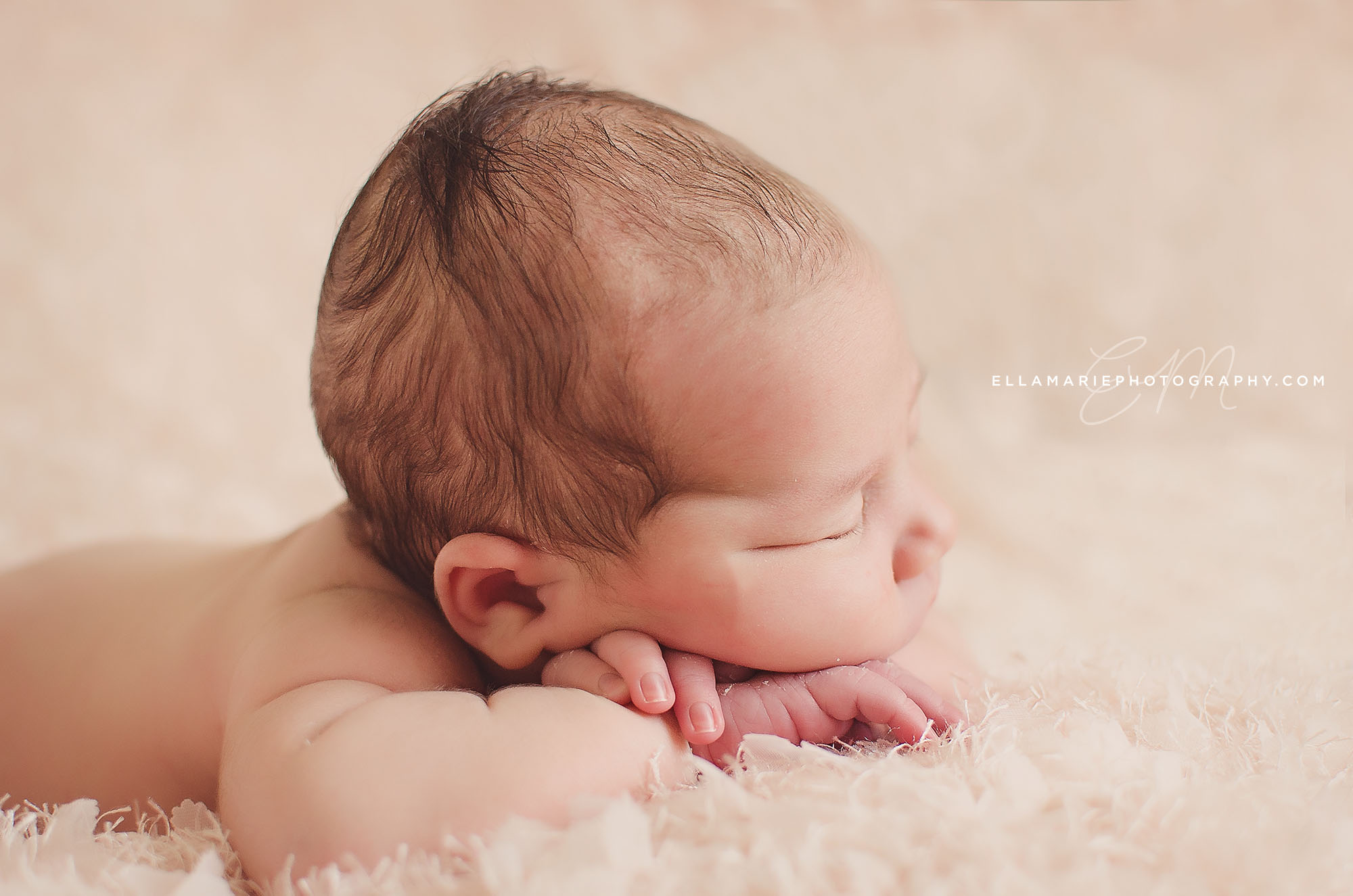 Nora_EllaMariePhotography_newborn_maternity_baby_infant_Baden_ON_New_Hamburg_Stratford_Waterloo_Kitchener_Guelph_Cambridge_Listowel_photographer_photography_19.jpg