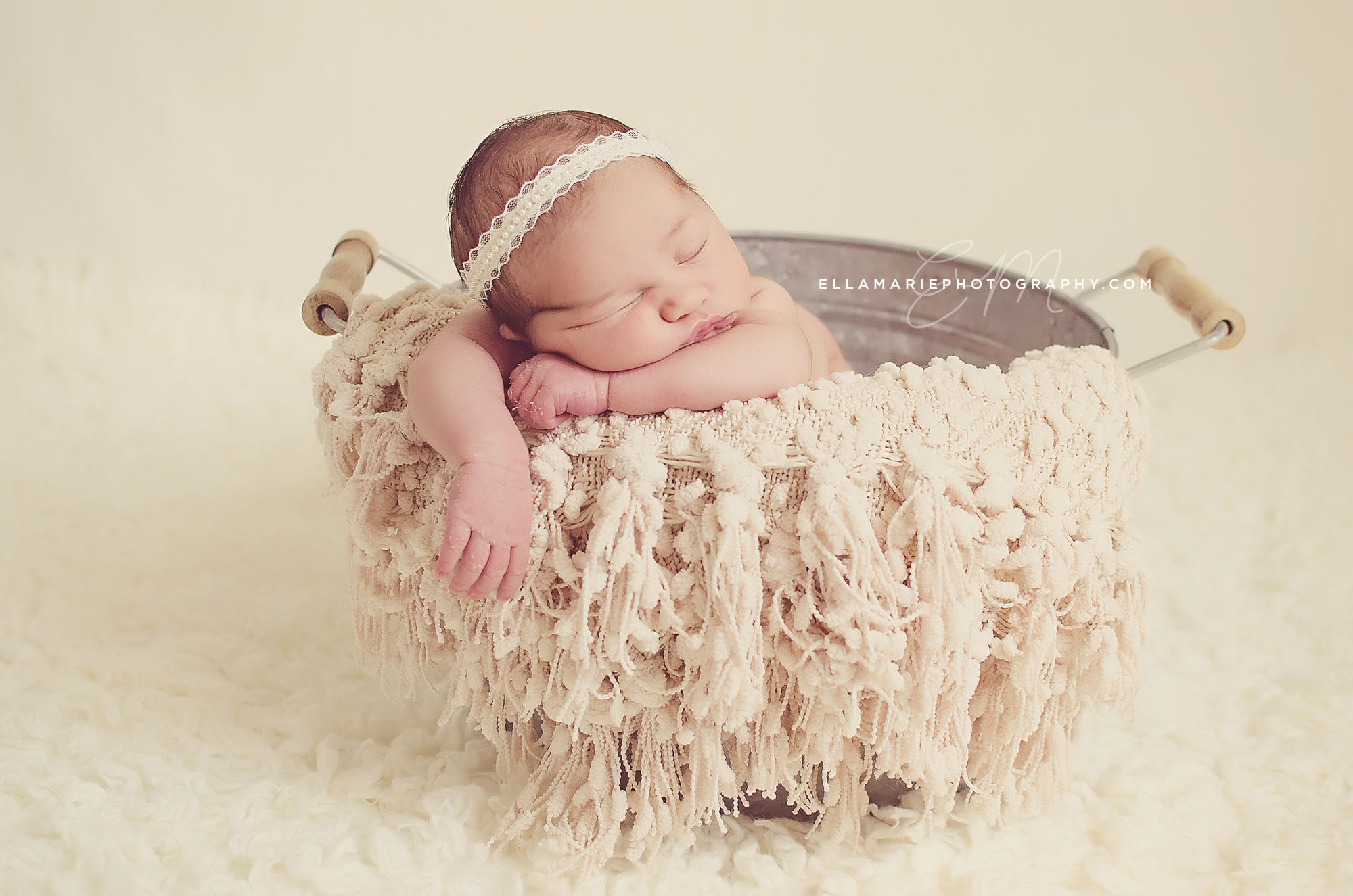 Nora_EllaMariePhotography_newborn_maternity_baby_infant_Baden_ON_New_Hamburg_Stratford_Waterloo_Kitchener_Guelph_Cambridge_Listowel_photographer_photography_27.jpg