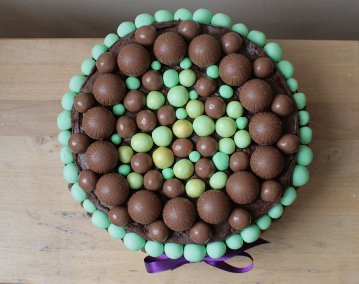 mint-chocolate-birthday-cake-detail