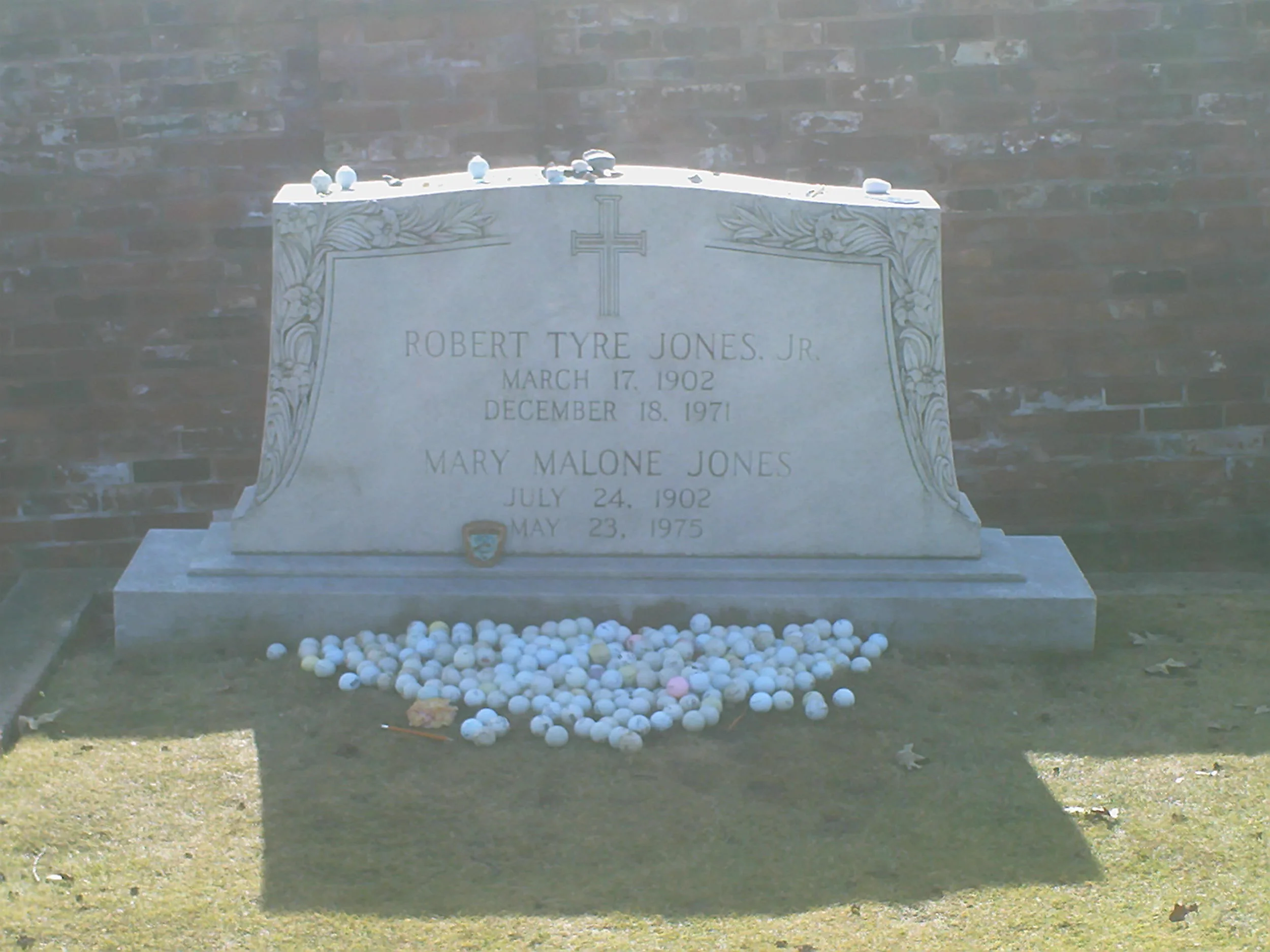 Bobby Jones grave IV.JPG
