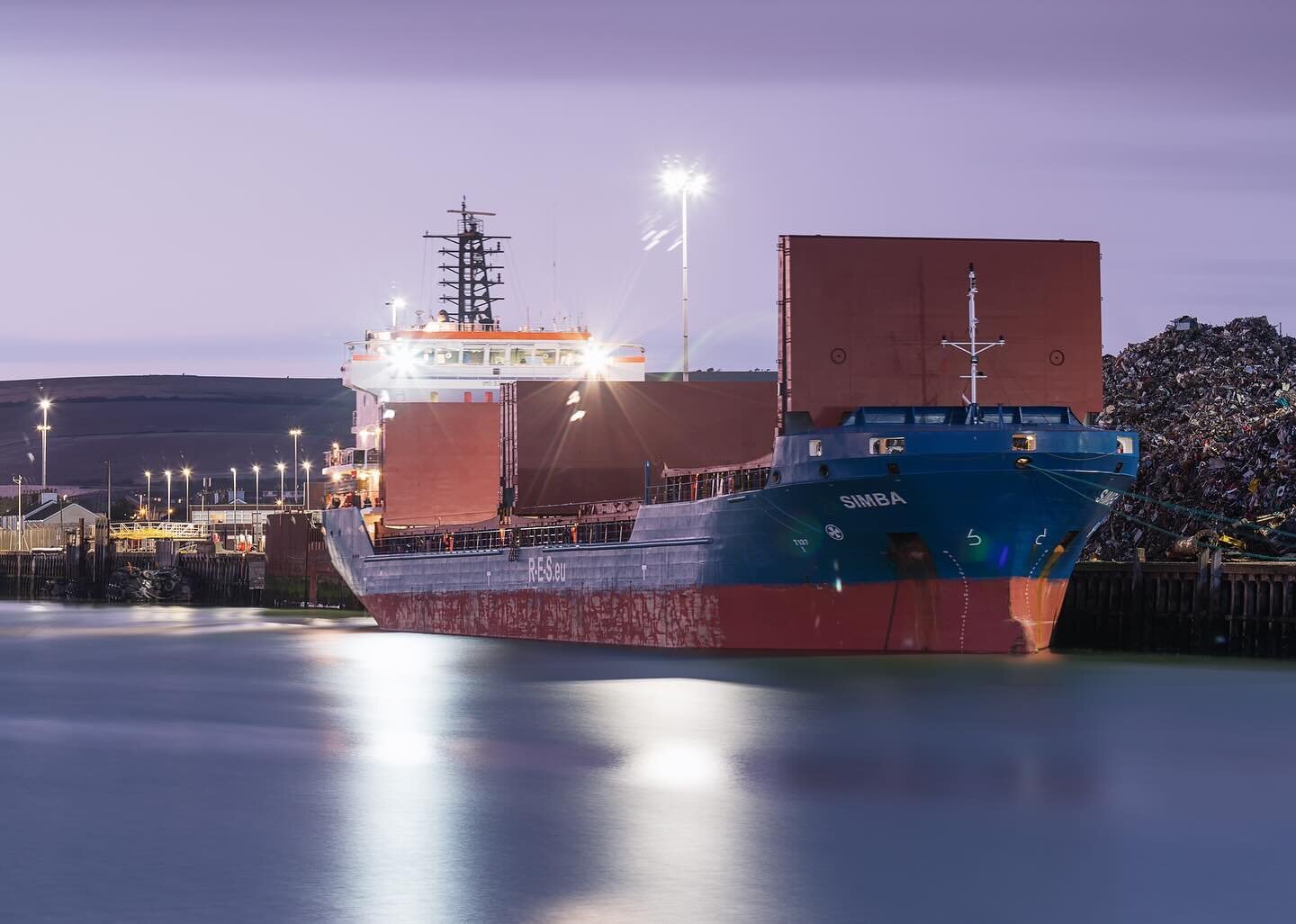 General cargo ship Simba in Newhaven Port&rsquo;s East Quay, East Sussex (2020). 

I think it is a time to get back to night photography this autumn and winter.

#eastsussex #newhaven #port #harbour #sea #coast #quay #barge #vessel #ship #simba #expl
