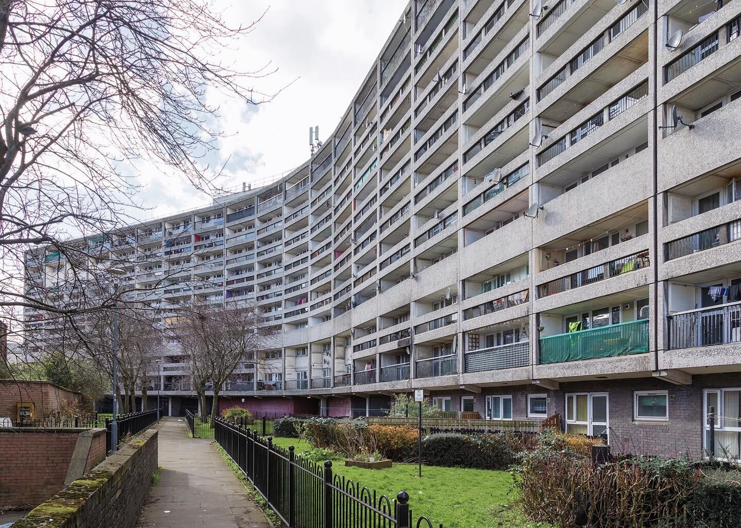 Cables Wynd House, best known as the Leith Banana Flats because of its curved shape is housing block which dominates the skyline of Leith, Edinburgh (2023).

The home of Sick Boy in the iconic Edinburgh-set novel Trainspotting, and were known as hotb