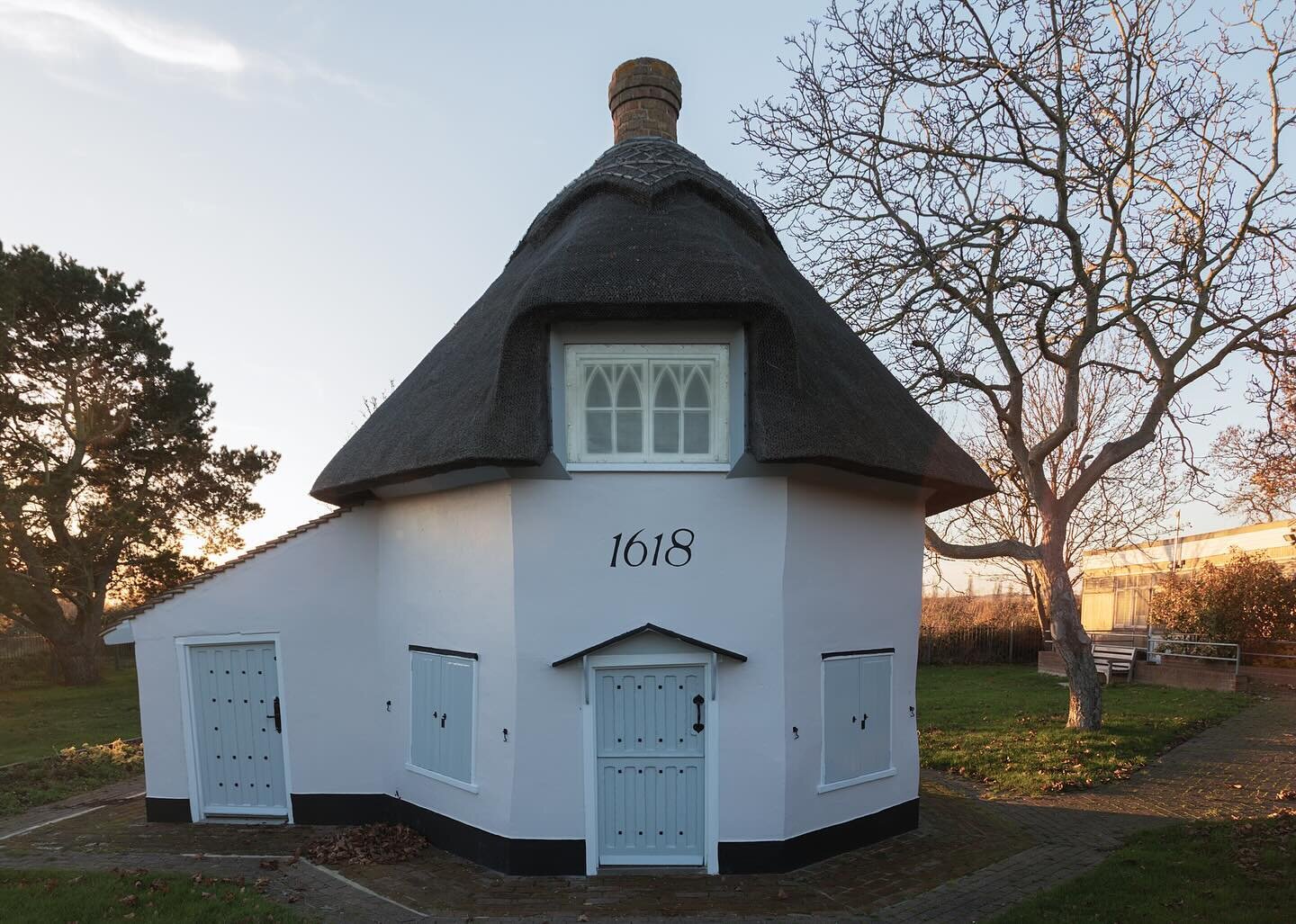 One of two Dutch octagonal cottages which survived in Canvey Island, Essex (2023). This one is now run as the Dutch Cottage Museum, the other one is still in private ownership.

It is believed that Julis Sludder - one of the first Dutchmen to own pro