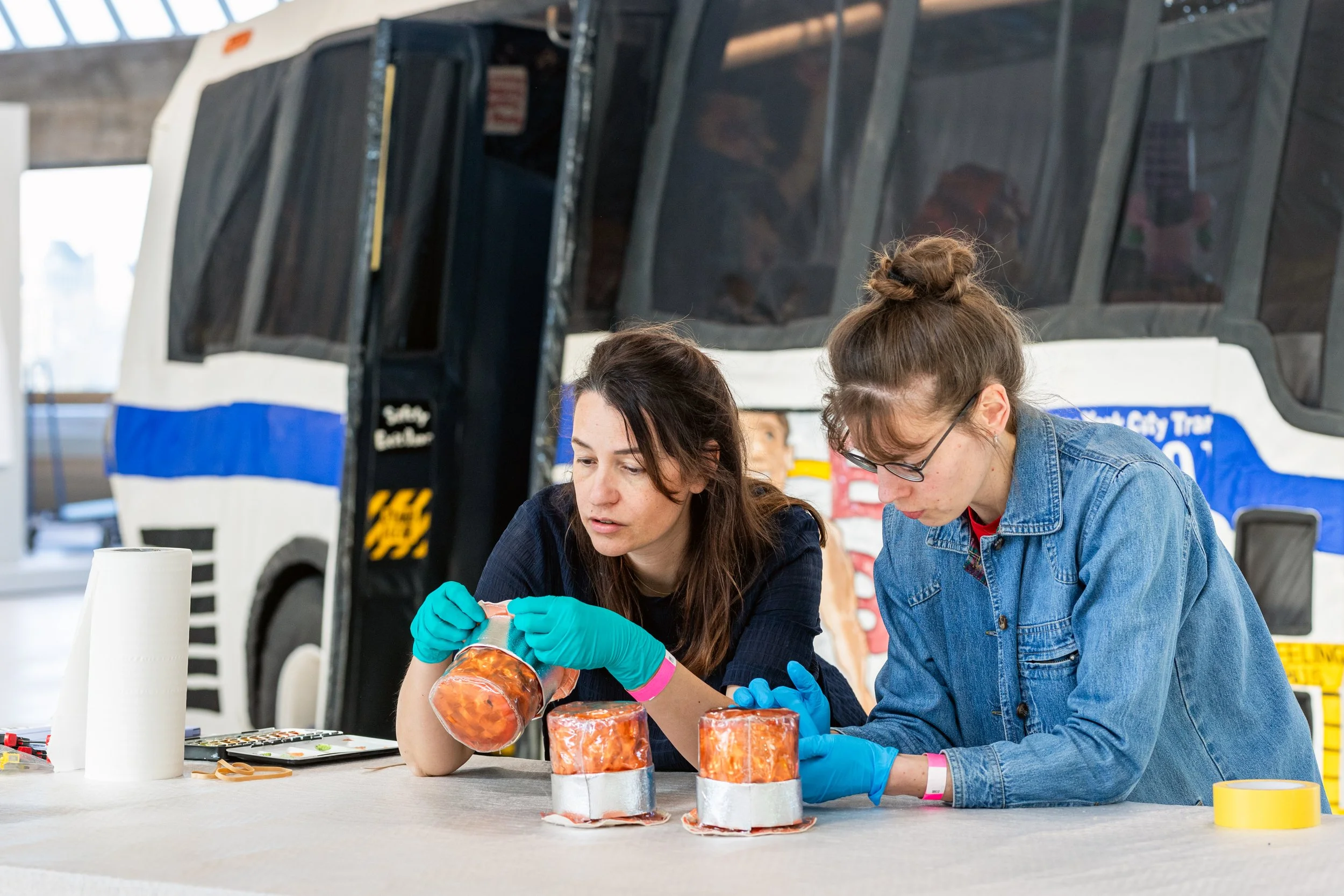The Bus_SylvanaLansu_volkskrant7.jpg