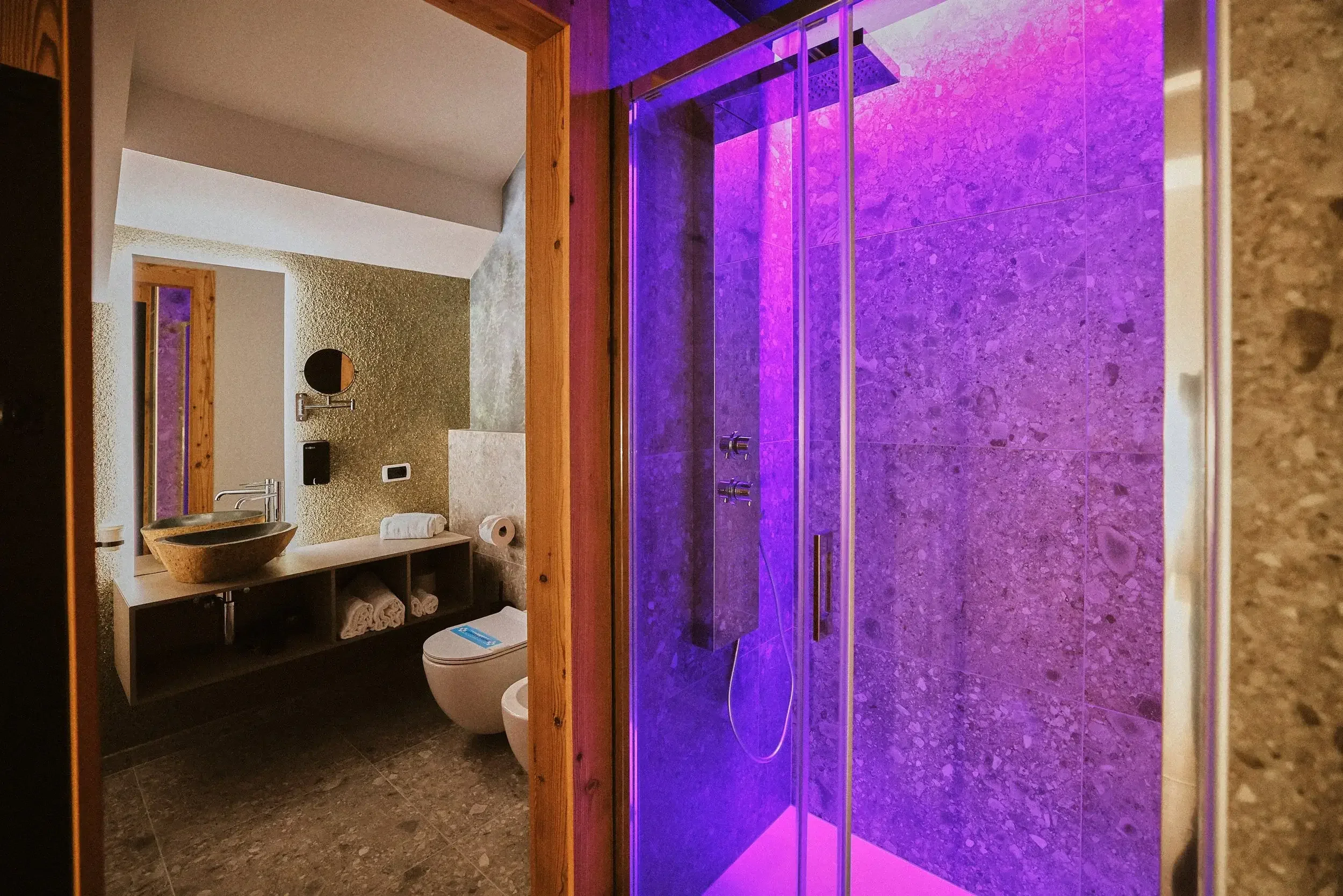 deluxe_purple_light.webp