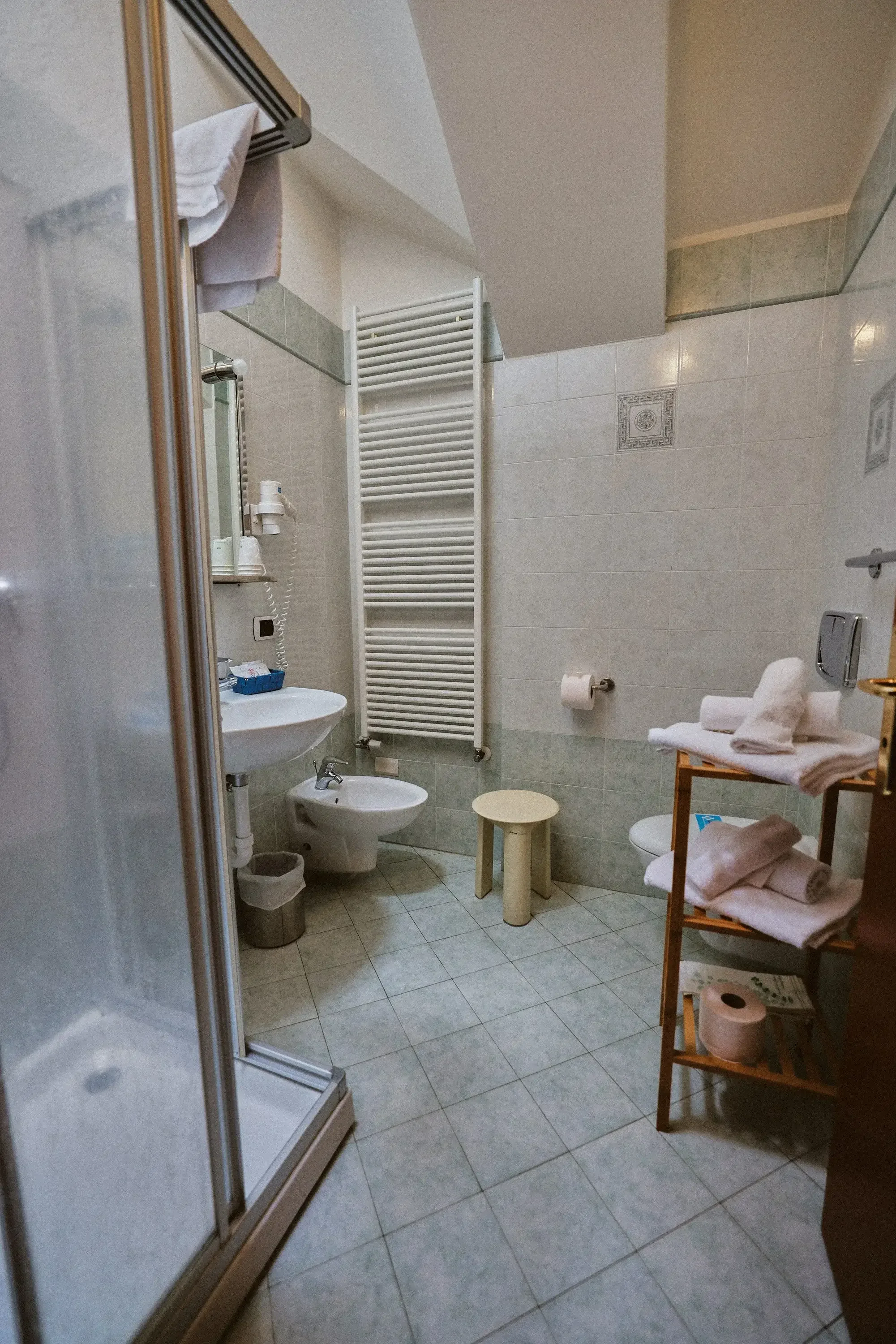 apartment_bathroom.webp