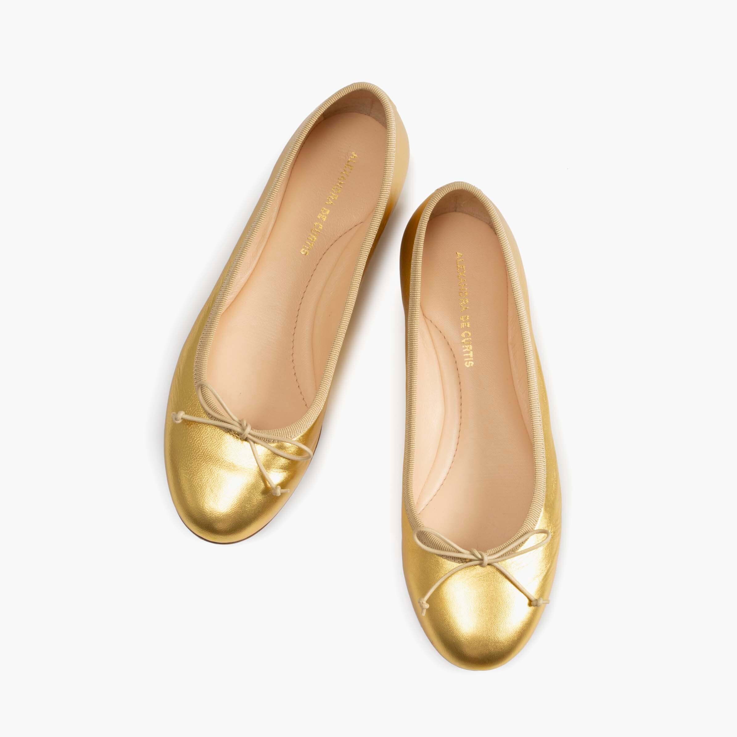 Aggregate more than 79 womens gold flat shoes super hot