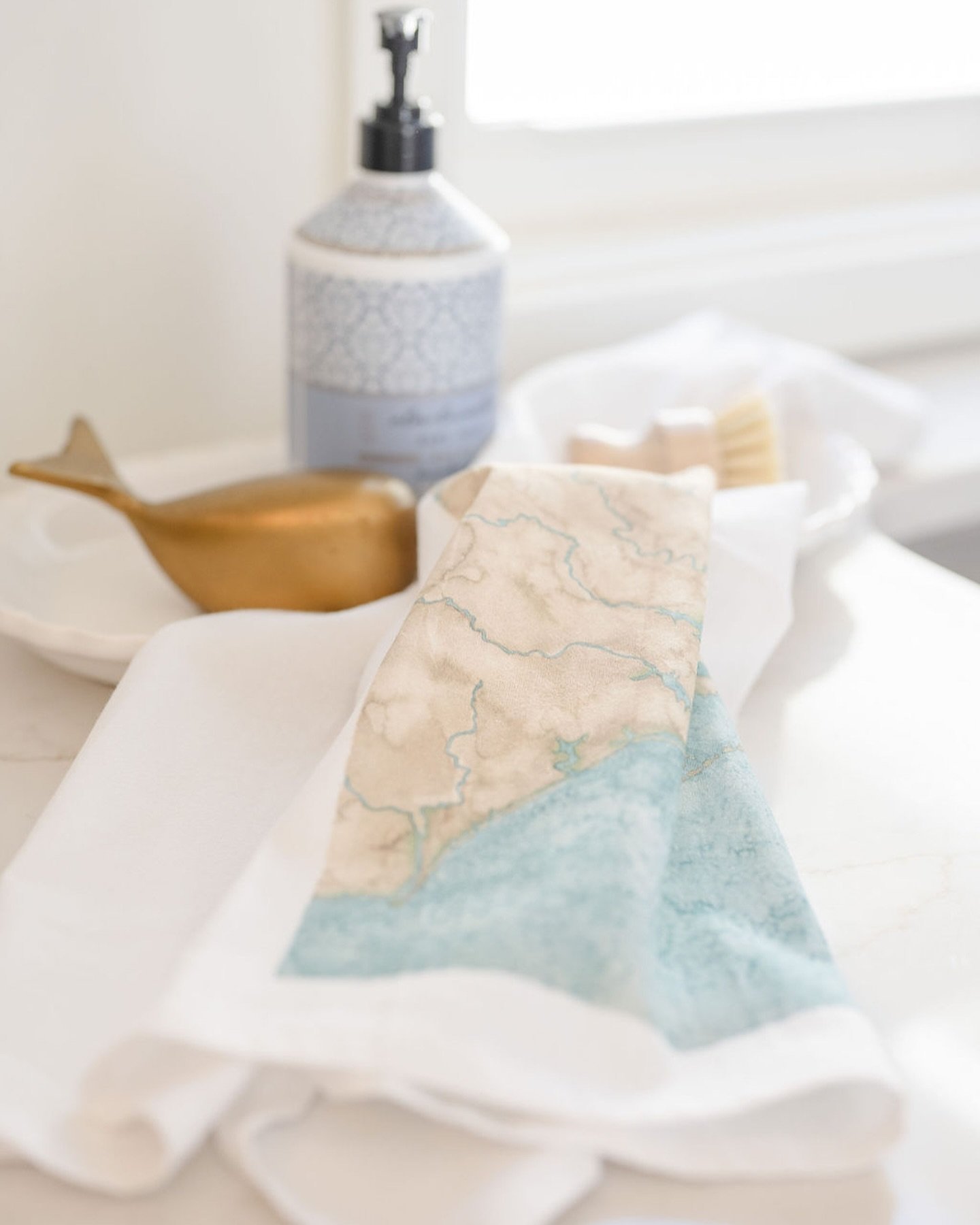 Back in stock! Our popular Coastal North Carolina tea towel is back in stock. We love map tea towels for an easy, casual way to bring coastal art into your home. Head to the link in profile for a quick click over to printedhues.com to grab yours. 

P