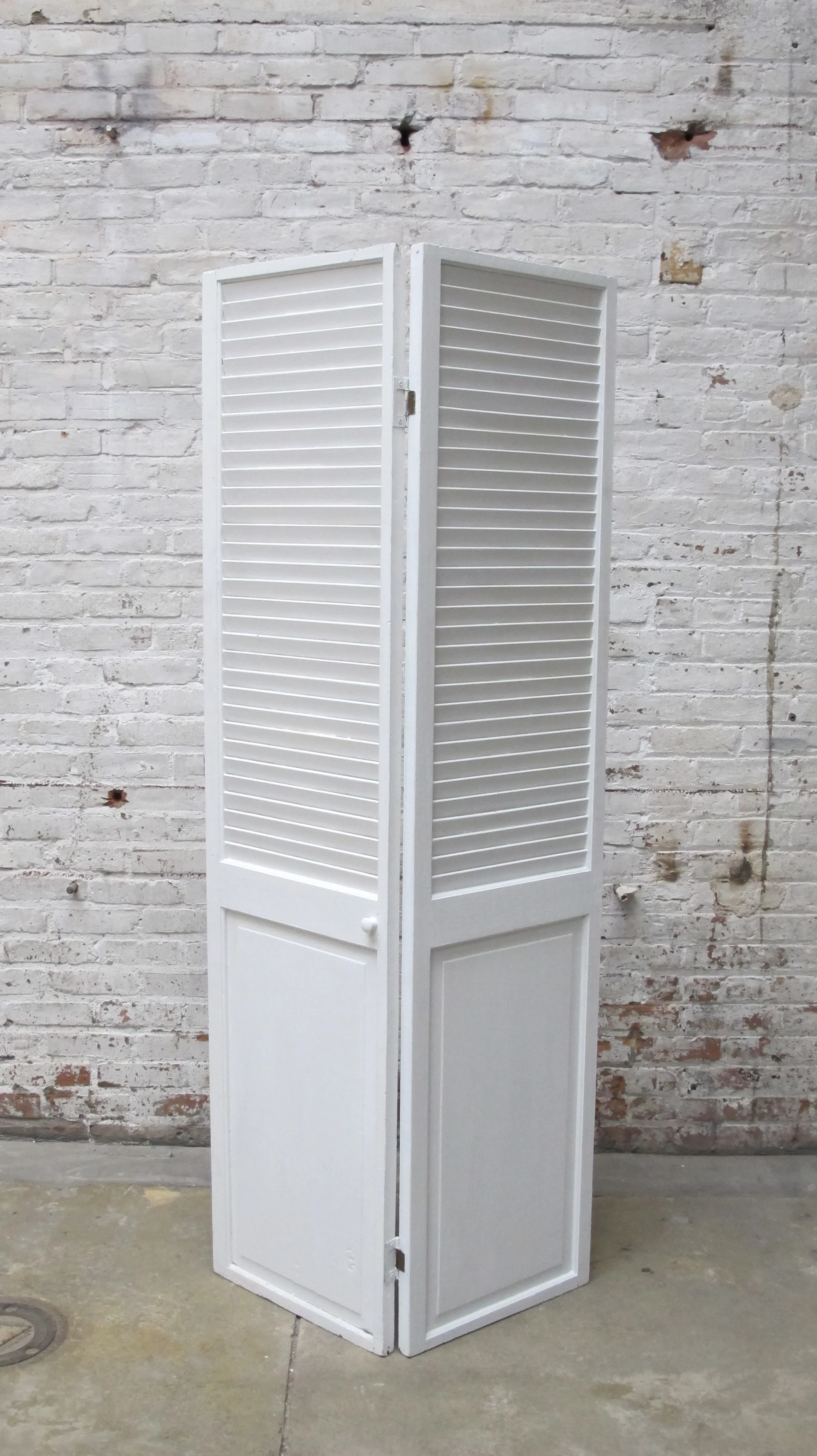 White 2-panel Screen - FRONT $75