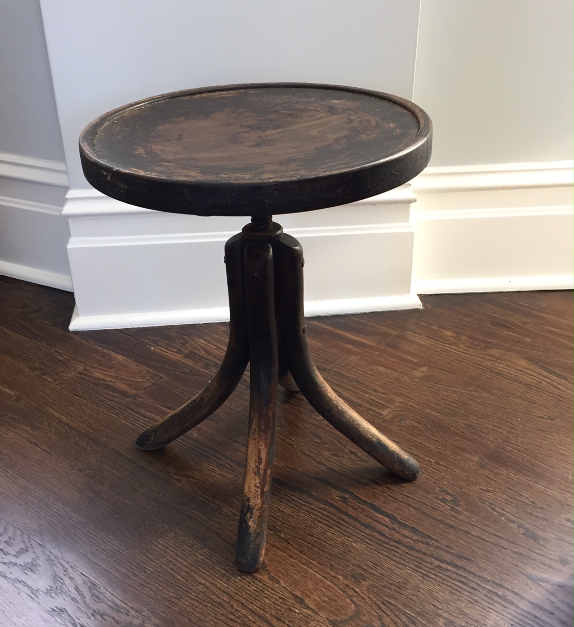 Tables — Primate Props