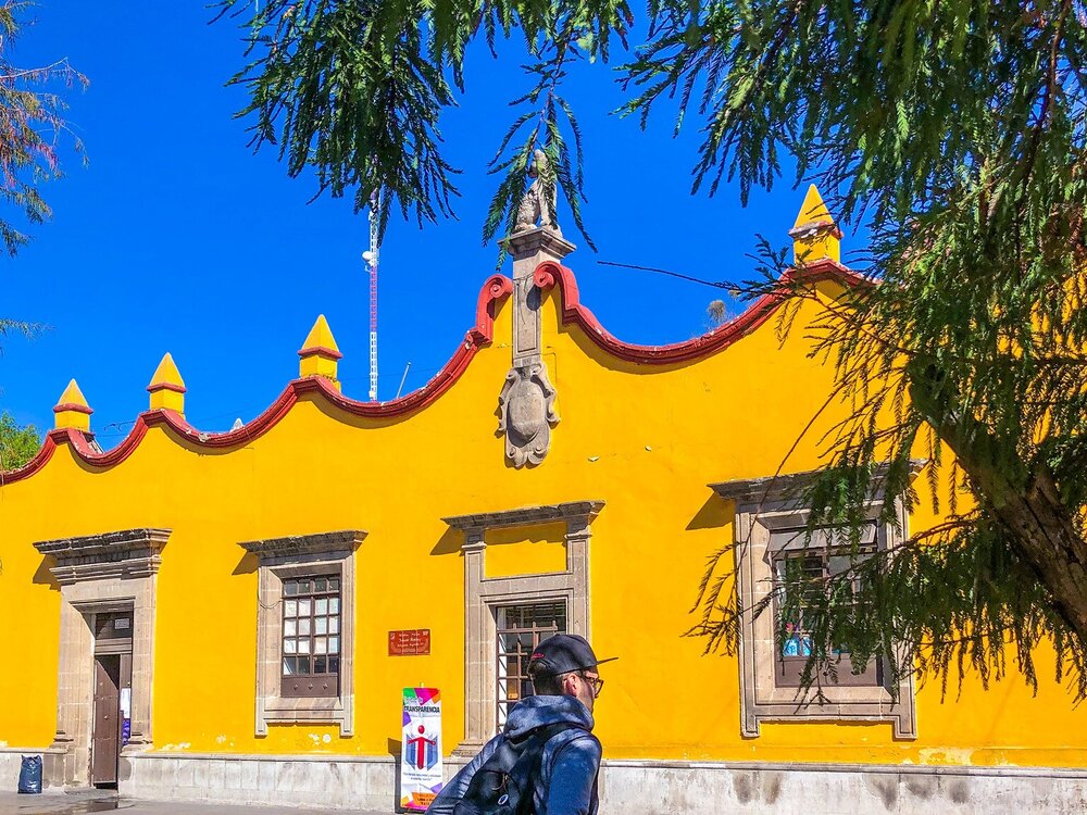 In the Footsteps of Frida Kahlo, The Ultimate Colorful Guide to her life in Mexico City