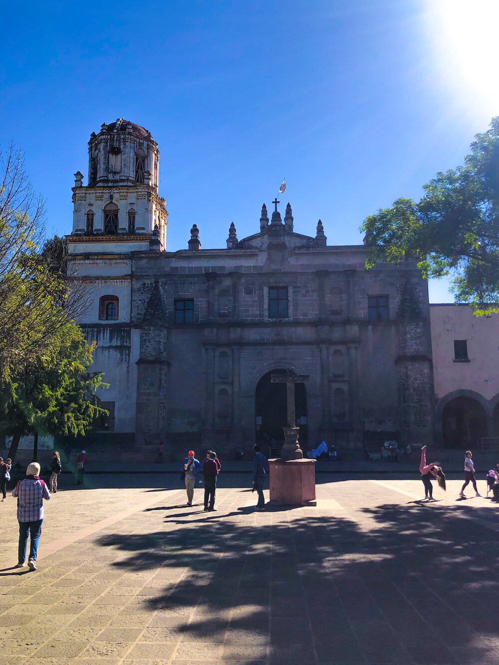 In the Footsteps of Frida Kahlo, The Ultimate Colorful Guide to her life in Mexico City