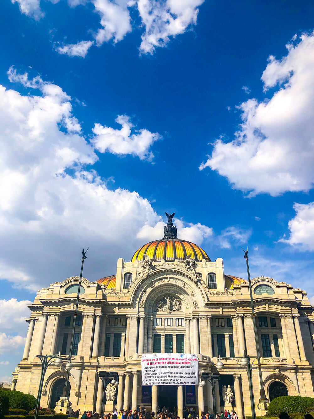 In the Footsteps of Frida Kahlo, The Ultimate Colorful Guide to her life in Mexico City