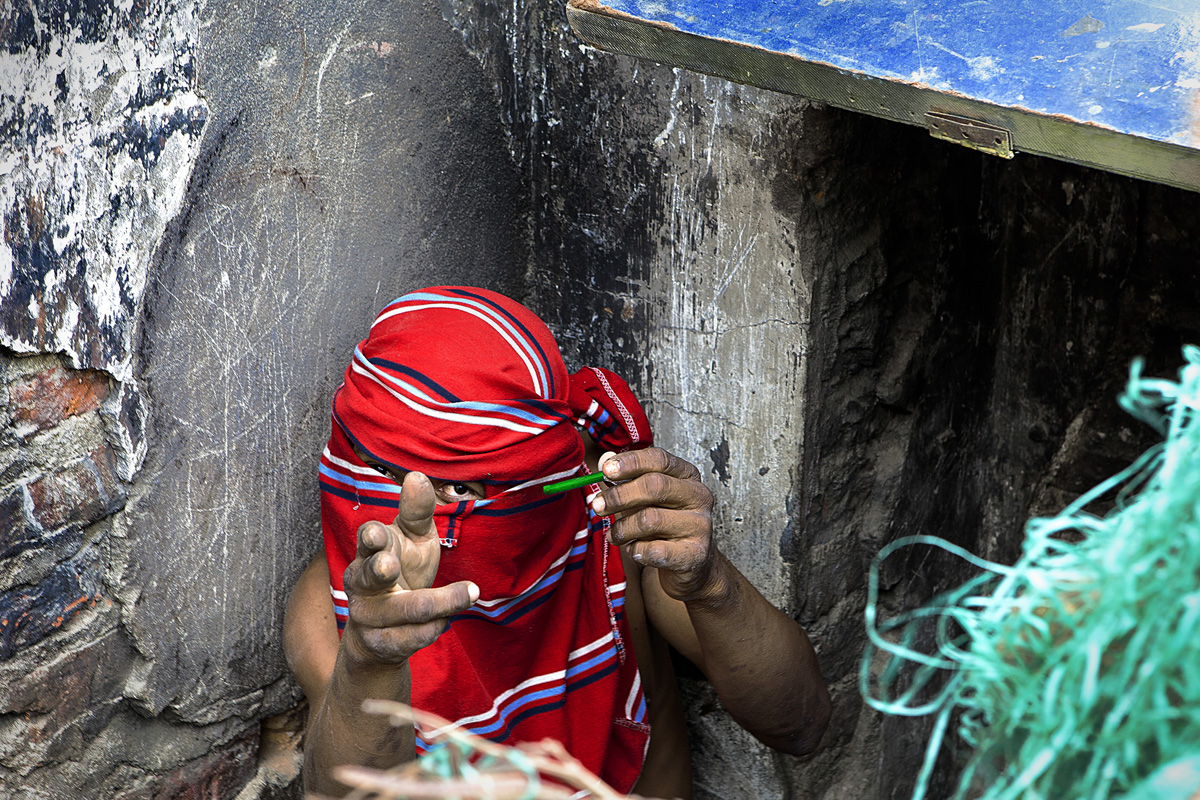 First catching Rick off-guard while smoking crack, he hides under his disguise, but yet poses for the camera. Barranquilla, Colombia 2014.