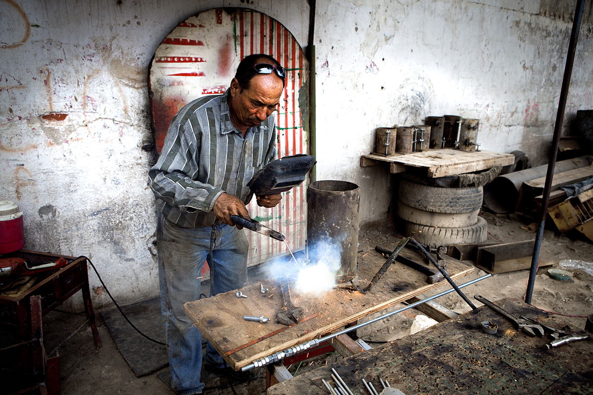 Metal is easily resold to a welder right next door. Barranquilla, Colombia 2014