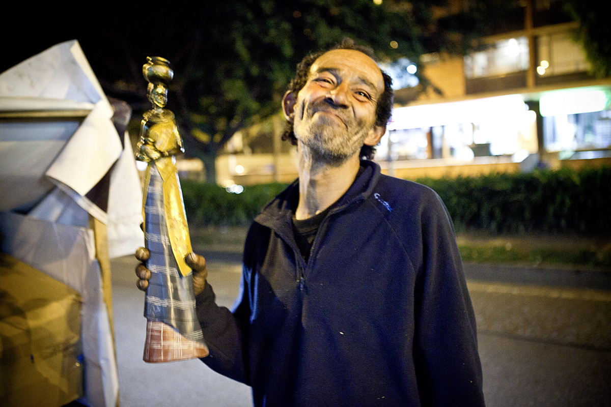 Harold Gaviria, 35 years old, informally recycles for many miles of Bogota everyday. Bogota 2014.
