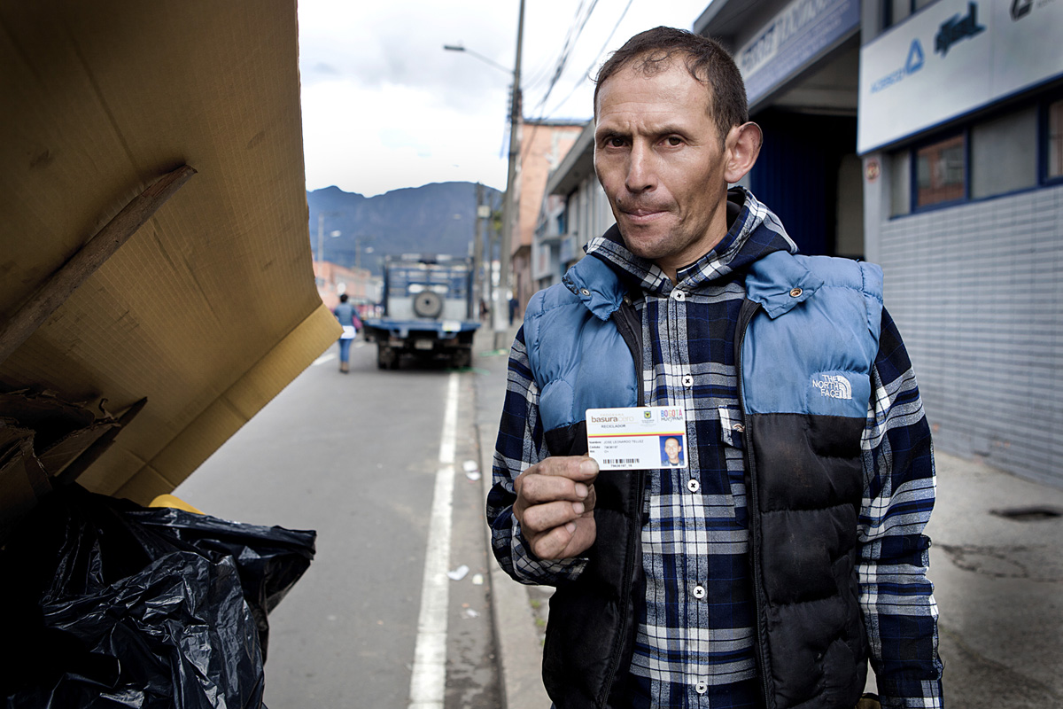 Jose Leonardo Tellez formally collects trash with Basura Cero. Bogota 2014.
