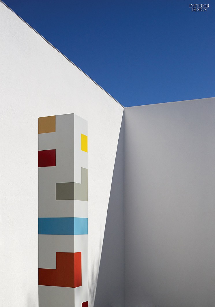 thumbs_74042-sculpture-courtyard-claesson-koivisto-rune-the-marvels-of-marfa-0815.0x1064_q90_crop_sharpen.jpg