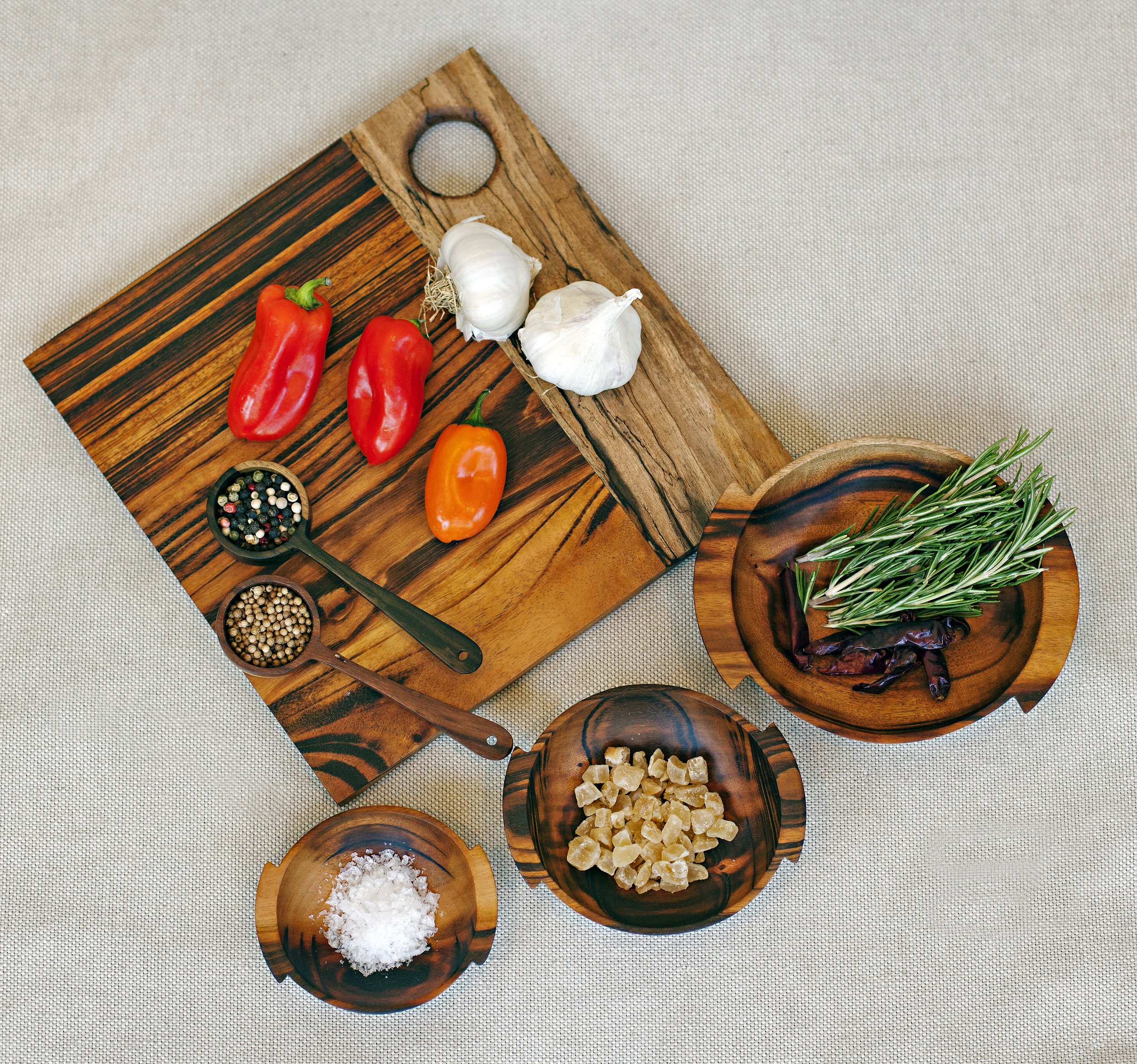 02_Wooden Cutting Board & Bowls_Guatemala.jpg