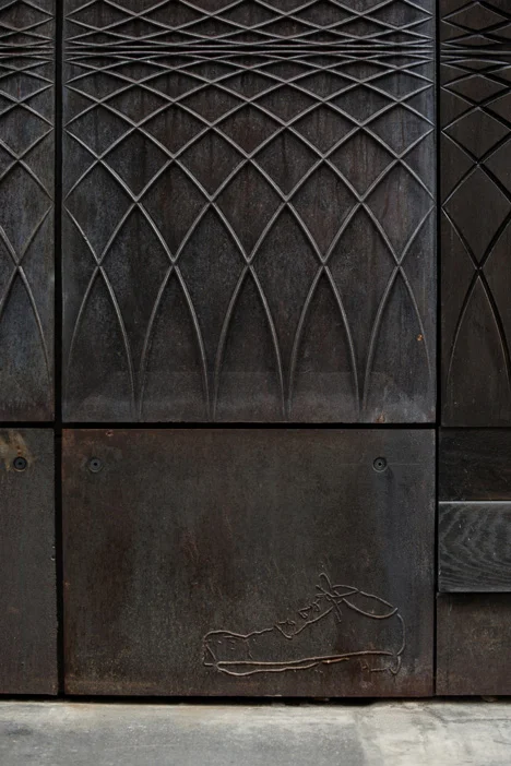 Paul-Smith-Albemarle-Street-store-facade-by-6a-Architects_4.jpg