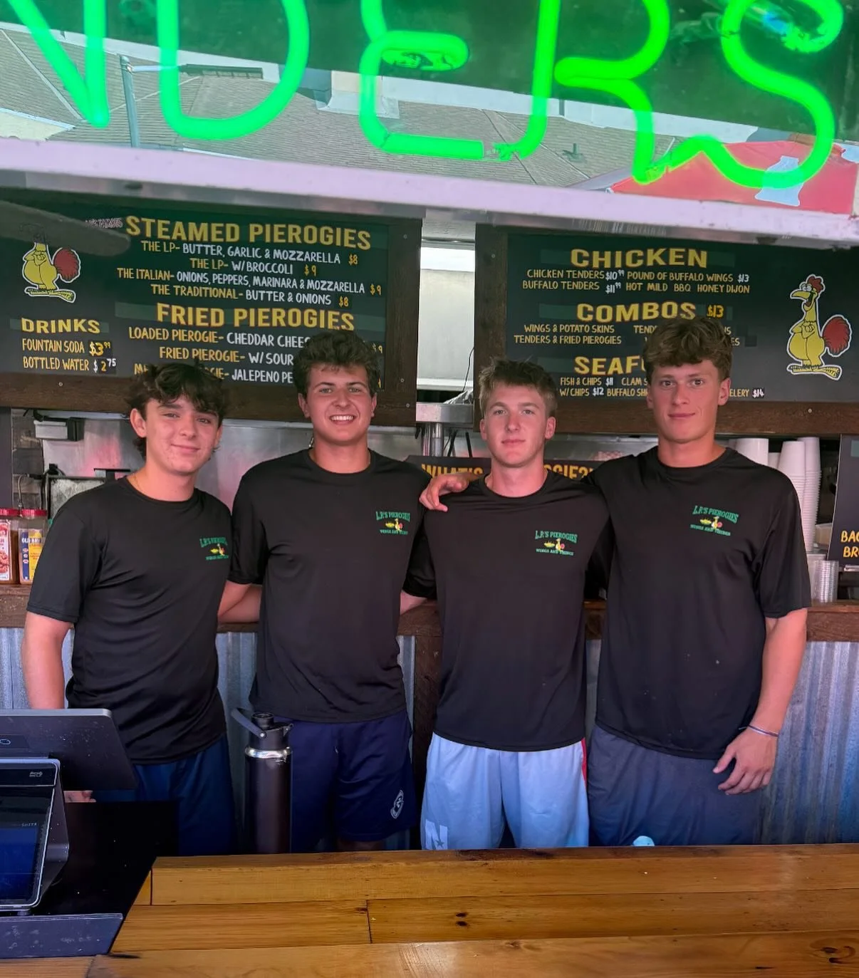 𝗛𝗘𝗥𝗠𝗜𝗧𝗦 𝗔𝗧 𝗪𝗢𝗥𝗞 💪 With three strong weeks of work in the books in Richland, we look back as some of our guys at work this past summer! #MT3T5