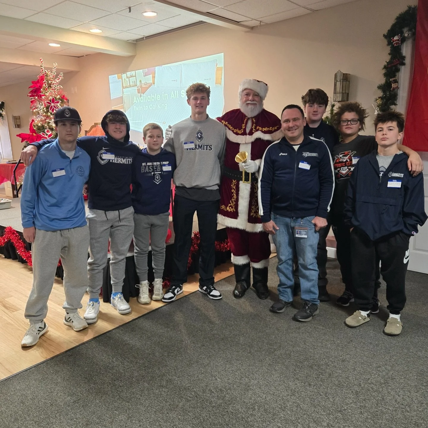Service, brotherhood, and Hermit Pride on full display 🇺🇸

Led by Mr. Blystone, our Service in South Jersey students proudly assisted the Brigantine Elks as they hosted a luncheon honoring local veterans in celebration of the Army&ndash;Navy Game. 