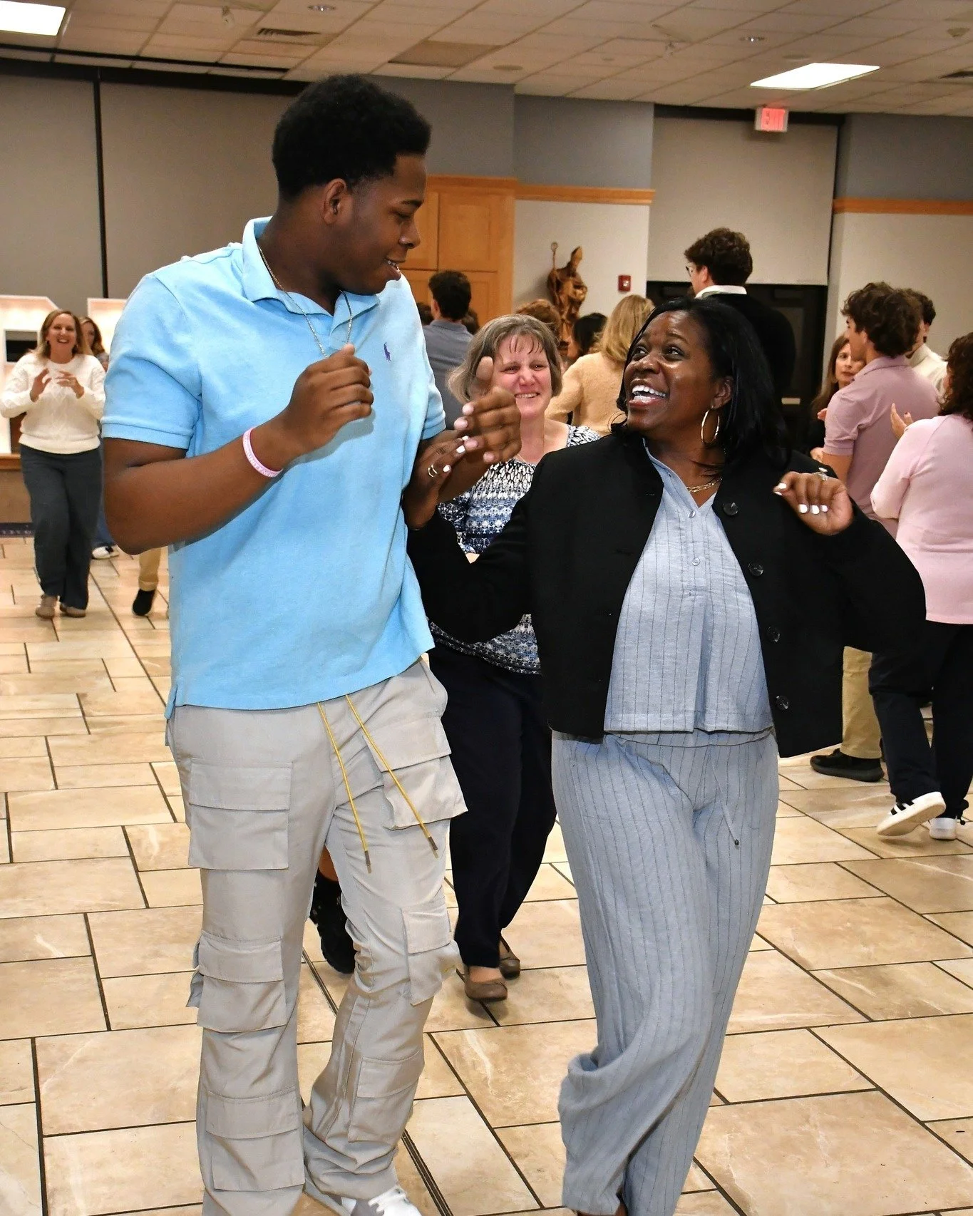 Scenes from Friday night&rsquo;s Mother-Son Celebration with the Class of 2026 💙

From building bouquets and sharing dinner to an extremely competitive game of Musical Chairs, it was the unofficial start to the road to graduation for our seniors and