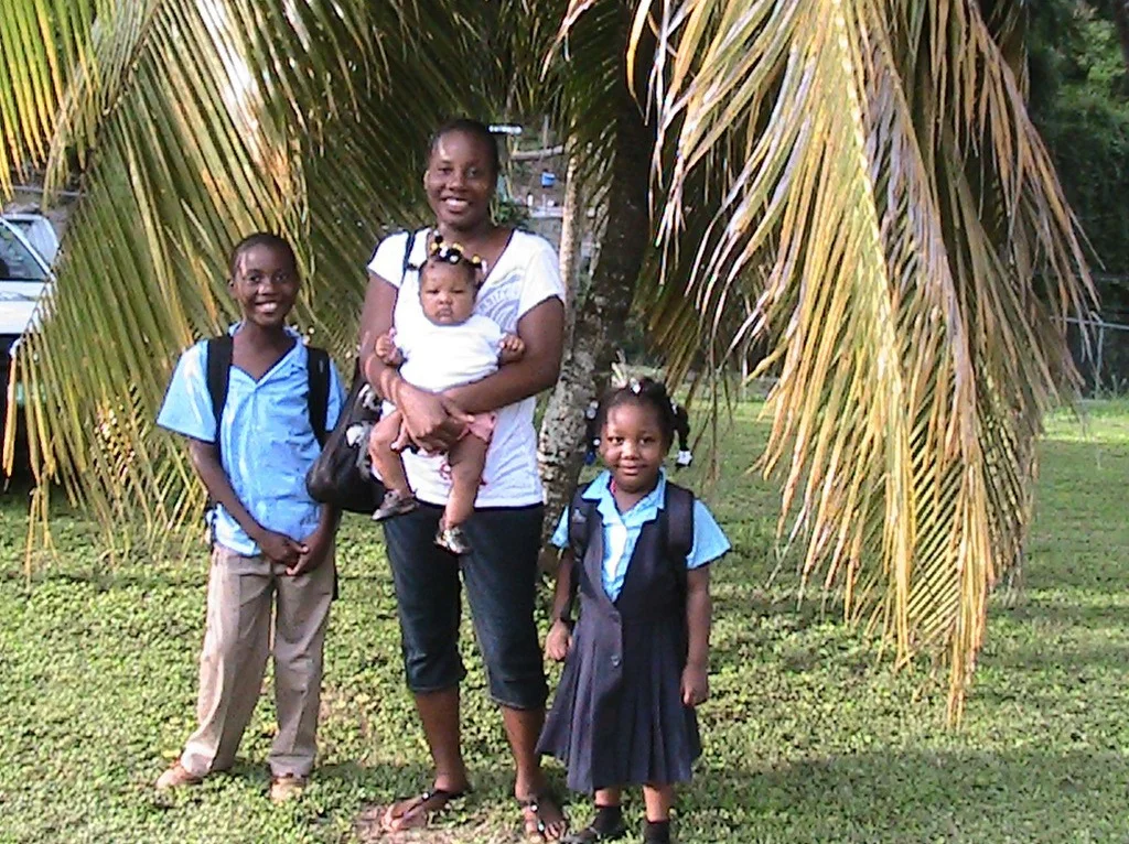 Kayan and her Children.