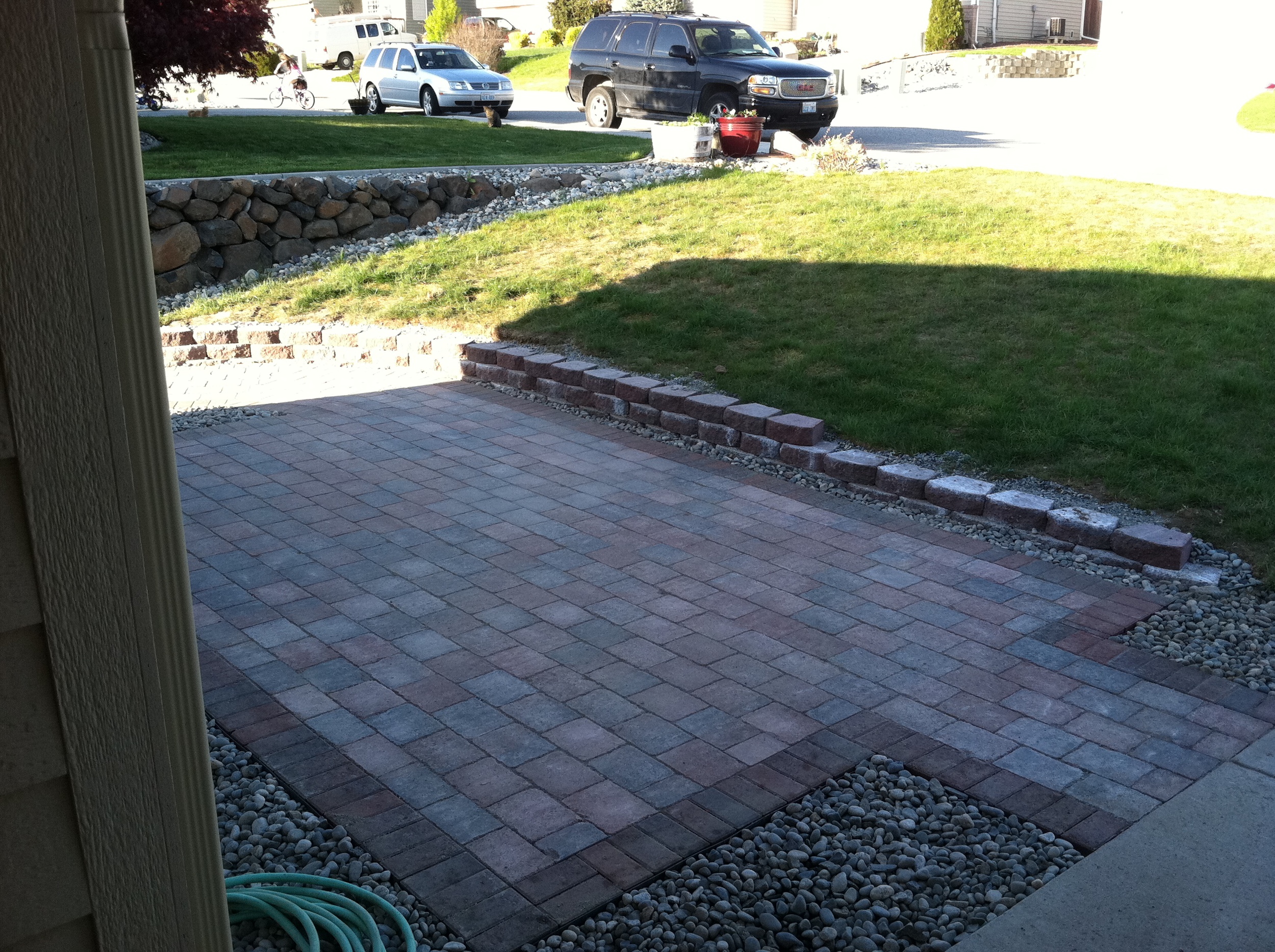 East Wenatchee paver pad with border